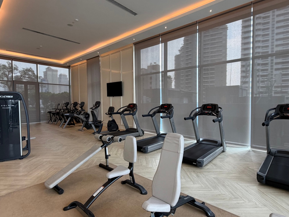 For RentCondoNana, North Nana,Sukhumvit13, Soi Nana : Q1 Sukhumvit, luxury condo, 3 bedrooms, 147.5 sq m, next to BTS Nana, new room.