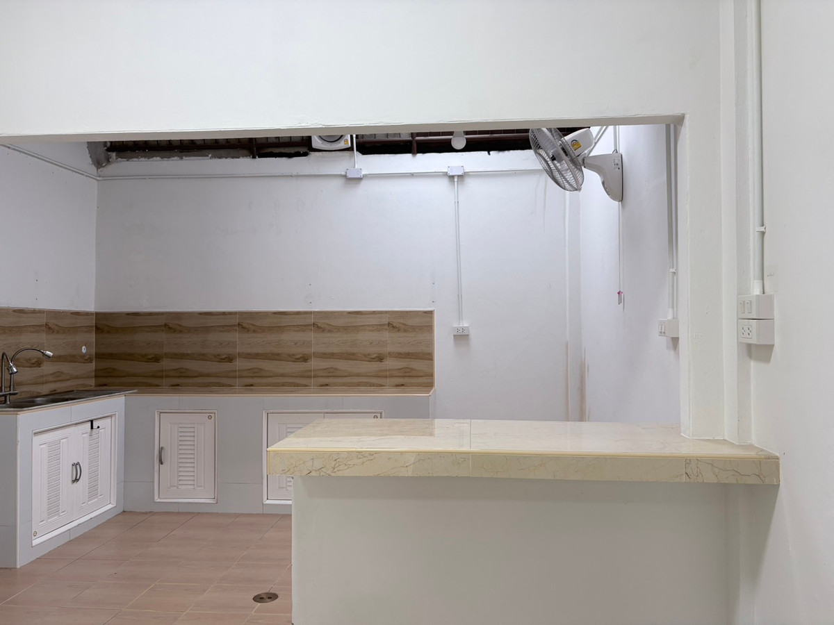 For SaleTownhomeRattanathibet, Sanambinna : 2-story townhouse for sale, The Emerald Park Village, Soi Rewadi 61, Tiwanon Road, near the Purple and Pink Lines.