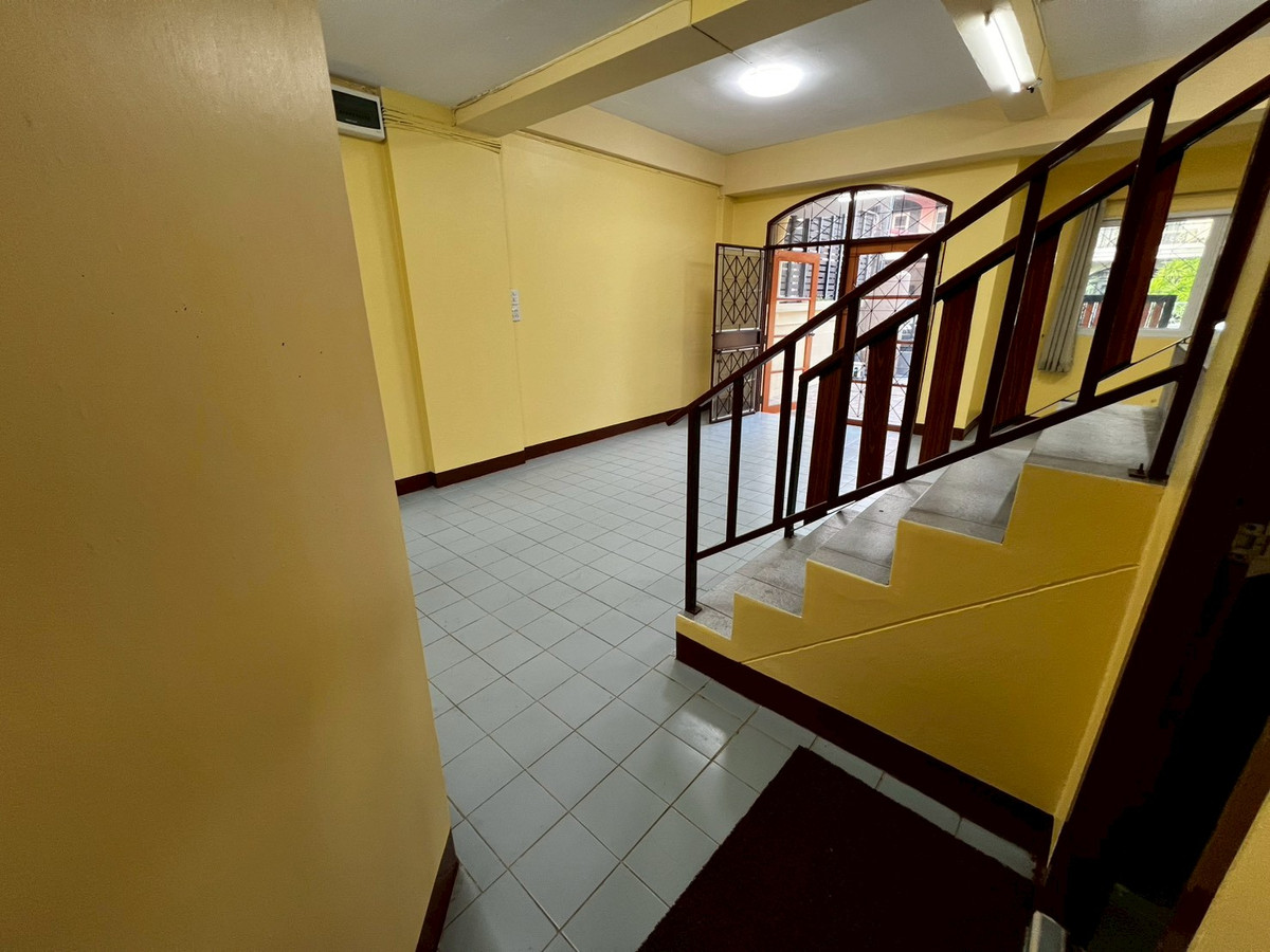 ให้เช่าทาวน์โฮมบางซื่อ วงศ์สว่าง เตาปูน : บ้านพร้อมที่ดินใหญ่ ติดตลาดบองมาร์เช่ 3ห้องนอน รีโนเวทใหม่