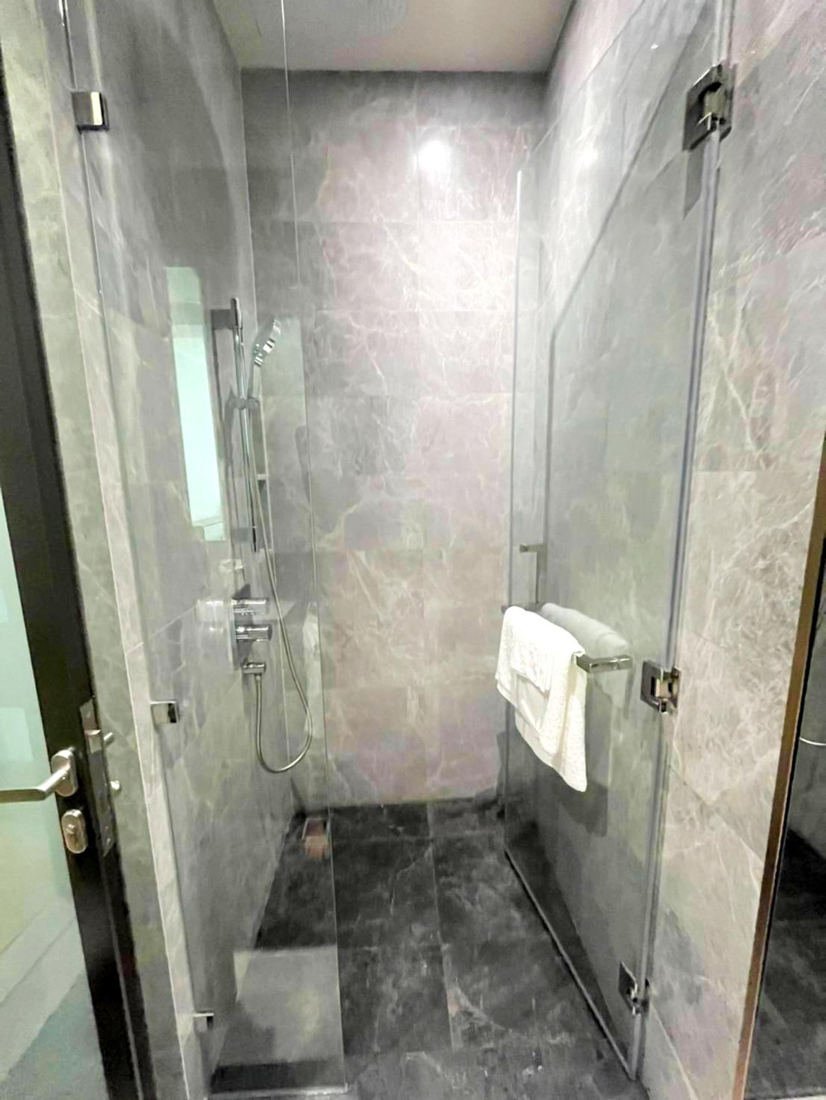 ให้เช่าคอนโดวิทยุ ชิดลม หลังสวน : ให้เช่า  28 Chidlom ห้องมุม ขนาดใหญ่ 75 ตรม. 2 ห้องนอน ใกล้ BTS ชิดลม