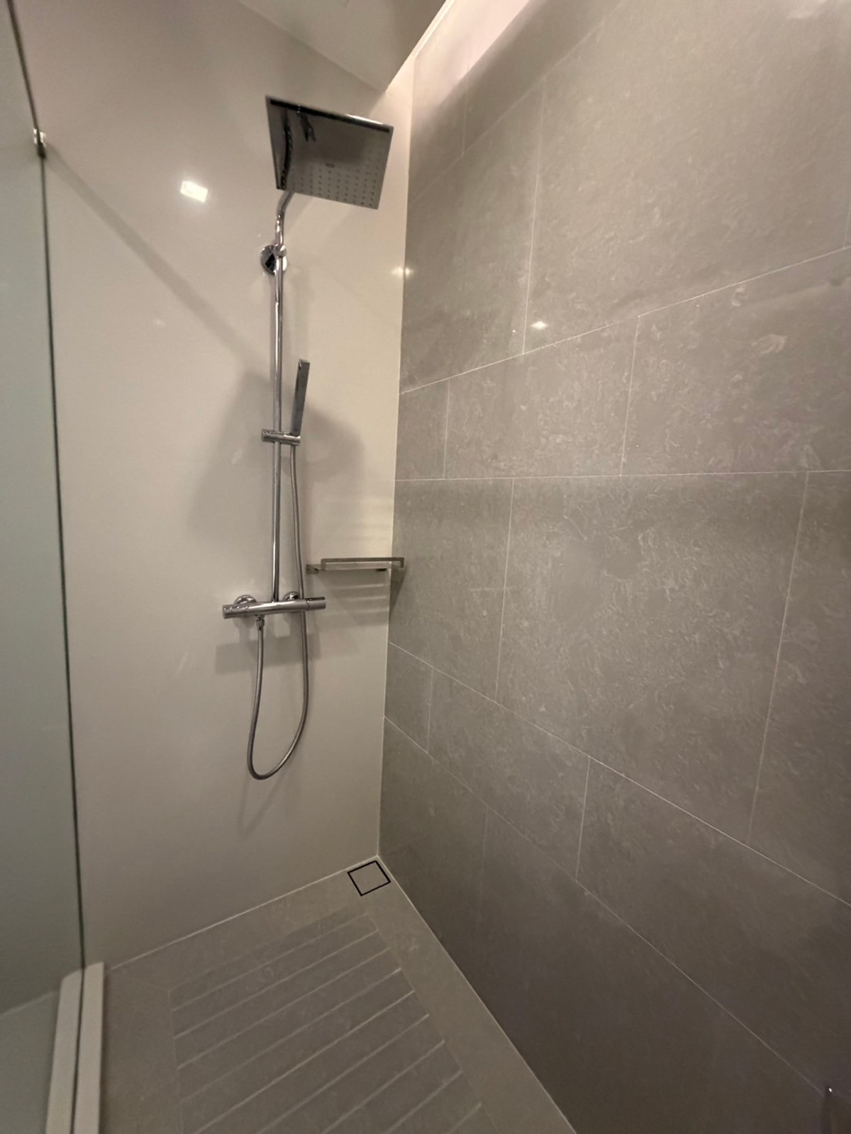 For RentCondoNana, North Nana,Sukhumvit13, Soi Nana : Q1 Sukhumvit, luxury condo, 3 bedrooms, 147.5 sq m, next to BTS Nana, new room.