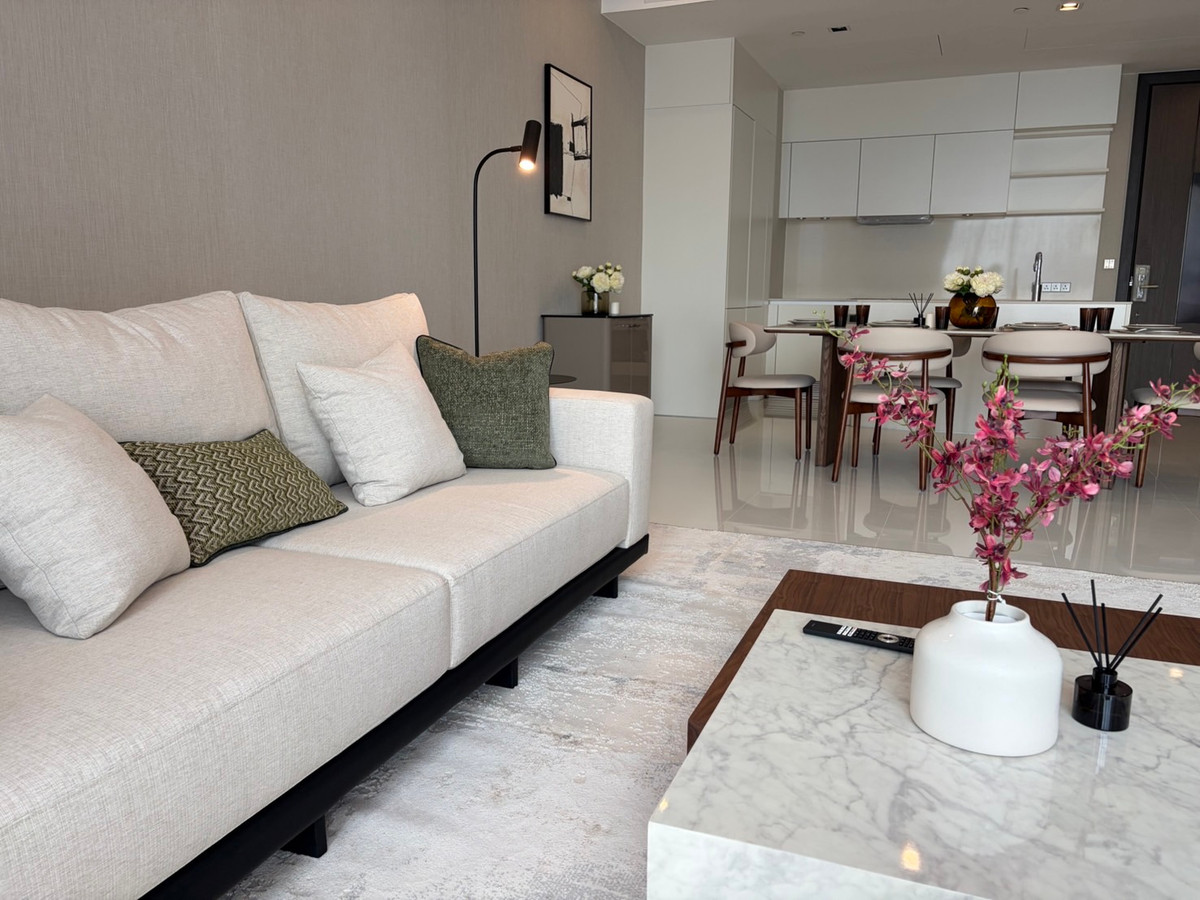 For RentCondoNana, North Nana,Sukhumvit13, Soi Nana : Q1 Sukhumvit, luxury condo, 3 bedrooms, 147.5 sq m, next to BTS Nana, new room.