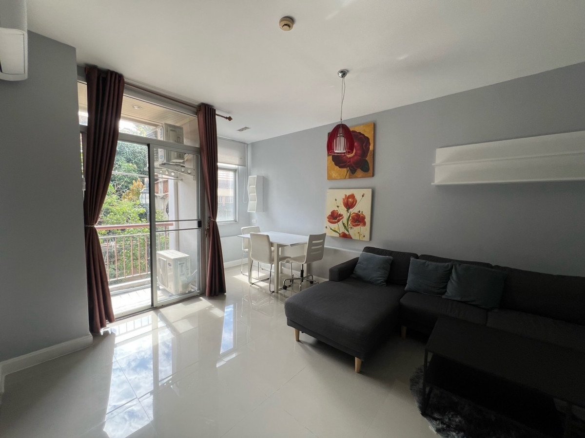 ให้เช่าคอนโดรัชดา ห้วยขวาง : 🏢 "กลางกรุง รีสอร์ท" คอนโดใจกลางเมืองที่ร่มรื่นที่สุด!(1นอน1น้ำ รับแขก)
ใกล้ ม.หอการค้า รับนักศึกษา 
✅ ห้องสะอาด แบ่งสัดส่วนดี น่าอยู่มาก
✅ ใกล้ MRT ห้วยขวาง / The Street / ตลาดห้วยขวาง