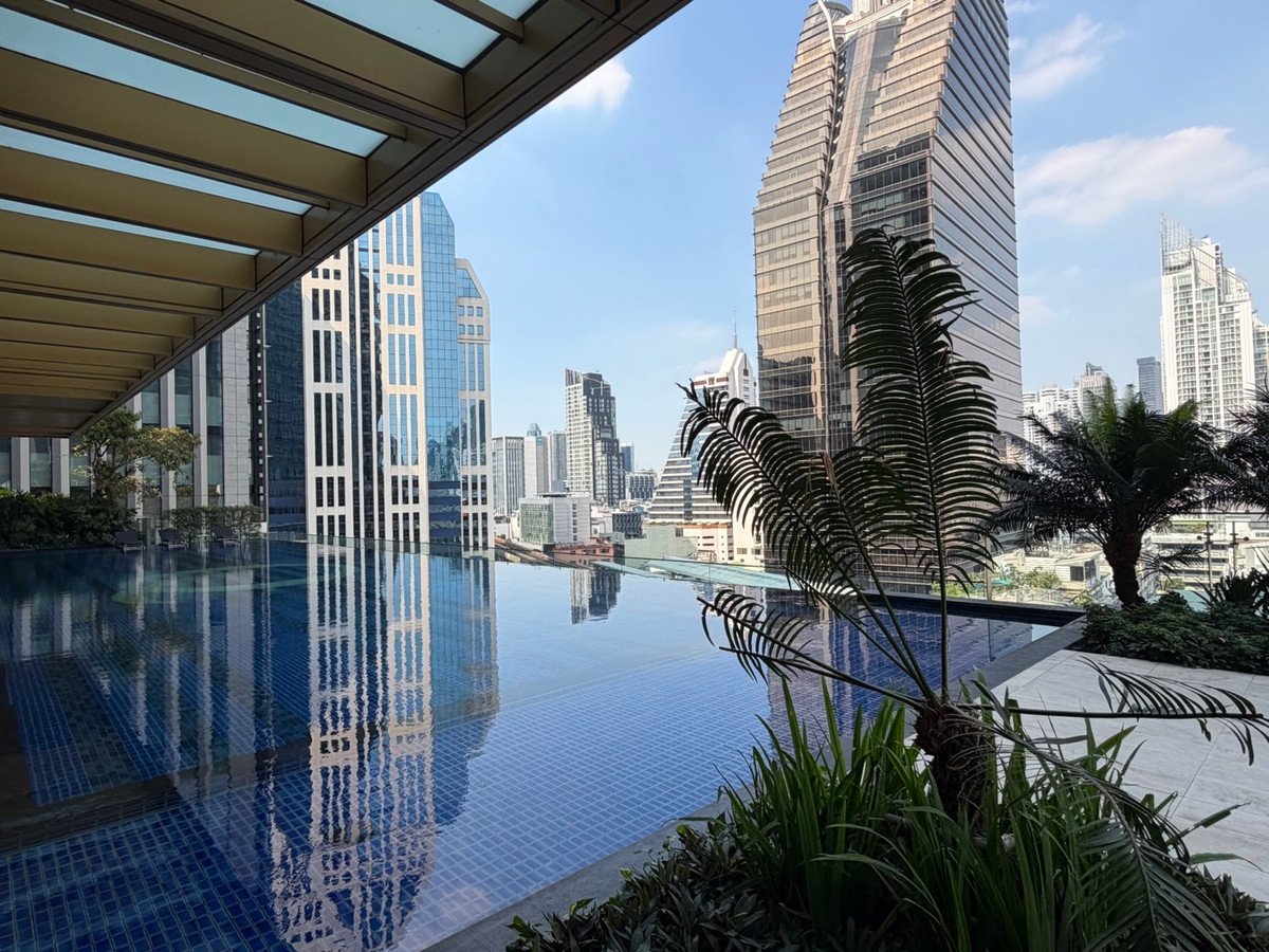 For RentCondoNana, North Nana,Sukhumvit13, Soi Nana : Q1 Sukhumvit, luxury condo, 3 bedrooms, 147.5 sq m, next to BTS Nana, new room.