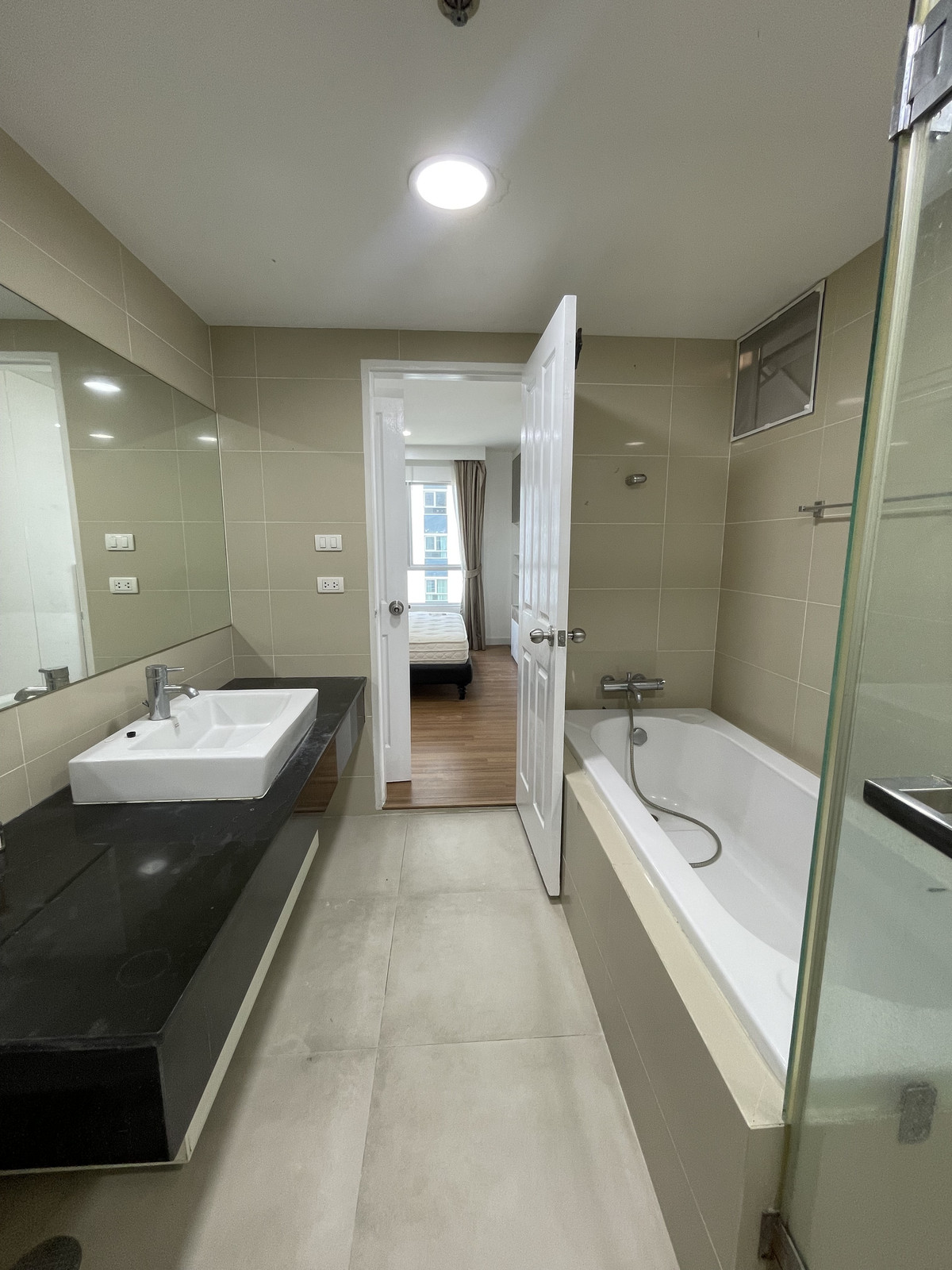 For RentCondoRama9, Petchburi, RCA : Belle Grand Rama9  3 bed 2 bath 102 Sq,m Rental price 50,000 Baht call Nong 096-2615656 Ready to touring everyday  เบล แกรนด์ พระราม 9 3นอน 2น้ำ พื้นที่ 102 ตรม เช่า 50,000 บาท  สนใจโทร น้อง 096-2615656 พร้อมให้นัดหมายเข้าชมทุกวัน   Location : Pharam 9   