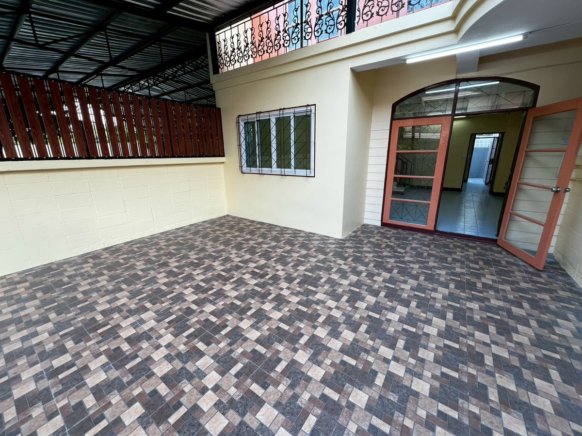 ให้เช่าทาวน์โฮมบางซื่อ วงศ์สว่าง เตาปูน : บ้านพร้อมที่ดินใหญ่ ติดตลาดบองมาร์เช่ 3ห้องนอน รีโนเวทใหม่