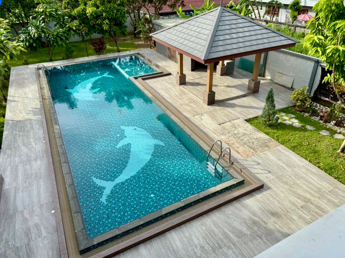 For RentVipawadee, Don Mueang, Lak Si : For Rent: Luxury Private Pool Villa on 1-Rai Land | Sanwhee 5 Area | Spacious Family Home A rare custom-built luxury detached pool villa on a large 1-rai land plot, offering expansive living space
