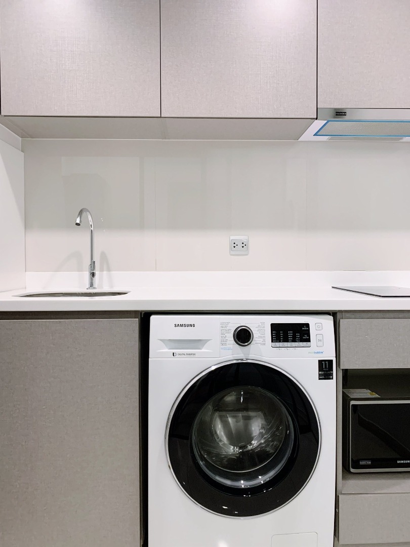 ให้เช่าคอนโดพระราม 9 เพชรบุรีตัดใหม่ RCA : 🔥ให้เช่าด่วน🔥ไลฟ์ อโศก-พระราม 9 ตกแต่งสวย เฟอร์นิเจอร์ครบพร้อมเข้าอยู่ ใกล้ MRTพระราม 9