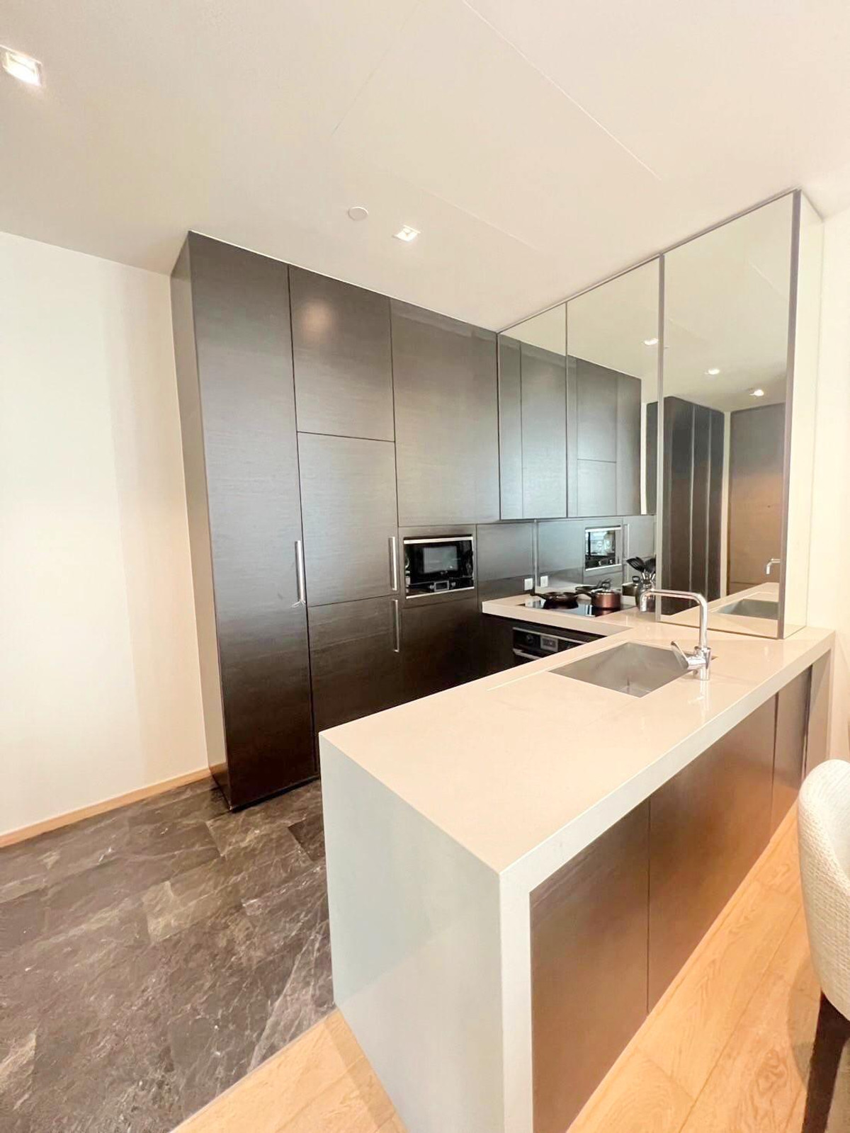 ให้เช่าคอนโดวิทยุ ชิดลม หลังสวน : ให้เช่า  28 Chidlom ห้องมุม ขนาดใหญ่ 75 ตรม. 2 ห้องนอน ใกล้ BTS ชิดลม