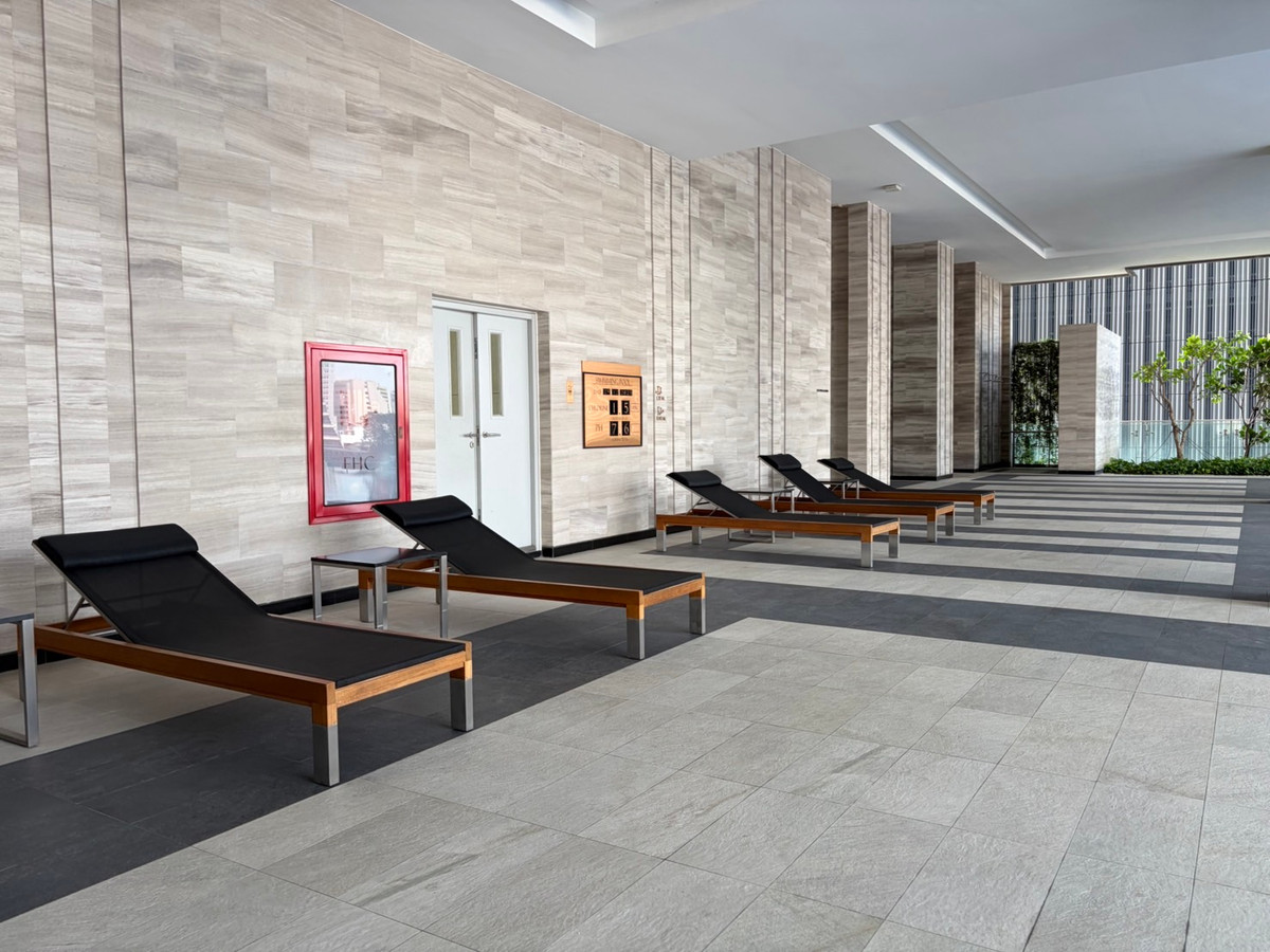 For RentCondoNana, North Nana,Sukhumvit13, Soi Nana : Q1 Sukhumvit, luxury condo, 3 bedrooms, 147.5 sq m, next to BTS Nana, new room.