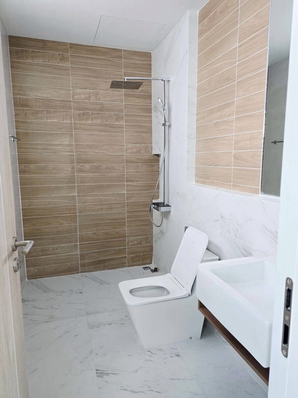 ขายเกษตร นวมินทร์ ลาดปลาเค้า : ขายบ้านเดี่ยว 3 ชั้น ใกล้ทางด่วนเอกมัย–รามอินทรา เหมาะอยู่อาศัยครอบครัวหรือปล่อยเช่าระยะยาว