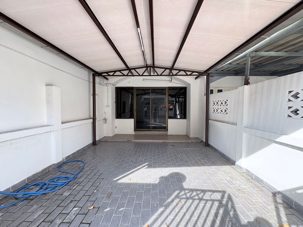 For SaleTownhomeRattanathibet, Sanambinna : 2-story townhouse for sale, The Emerald Park Village, Soi Rewadi 61, Tiwanon Road, near the Purple and Pink Lines.