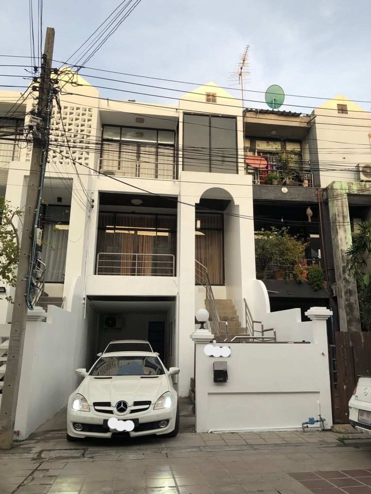 ให้เช่าทาวน์โฮมสะพานควาย จตุจักร : บ้านให้เช่า ตรงข้ามตลาด บองมาร์เช่ 4ชั้น 5ห้องนอน 5ห้องน้ำ มีห้องแม่บ้าน