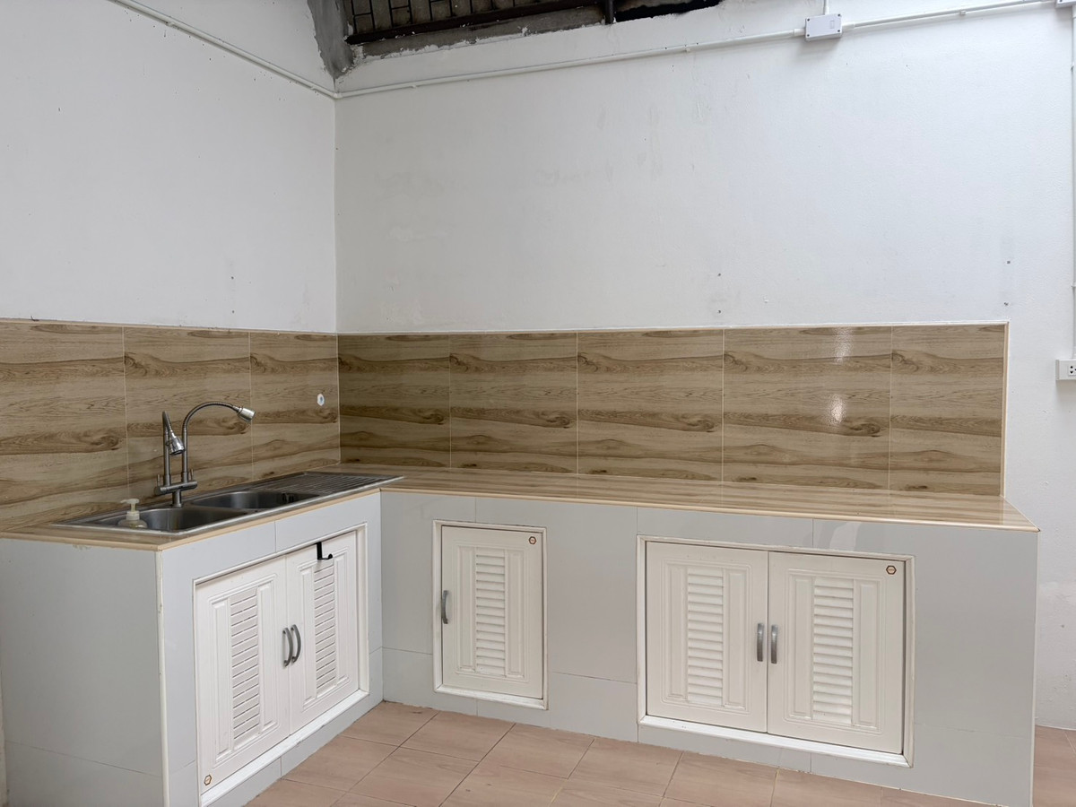 For SaleTownhomeRattanathibet, Sanambinna : 2-story townhouse for sale, The Emerald Park Village, Soi Rewadi 61, Tiwanon Road, near the Purple and Pink Lines.