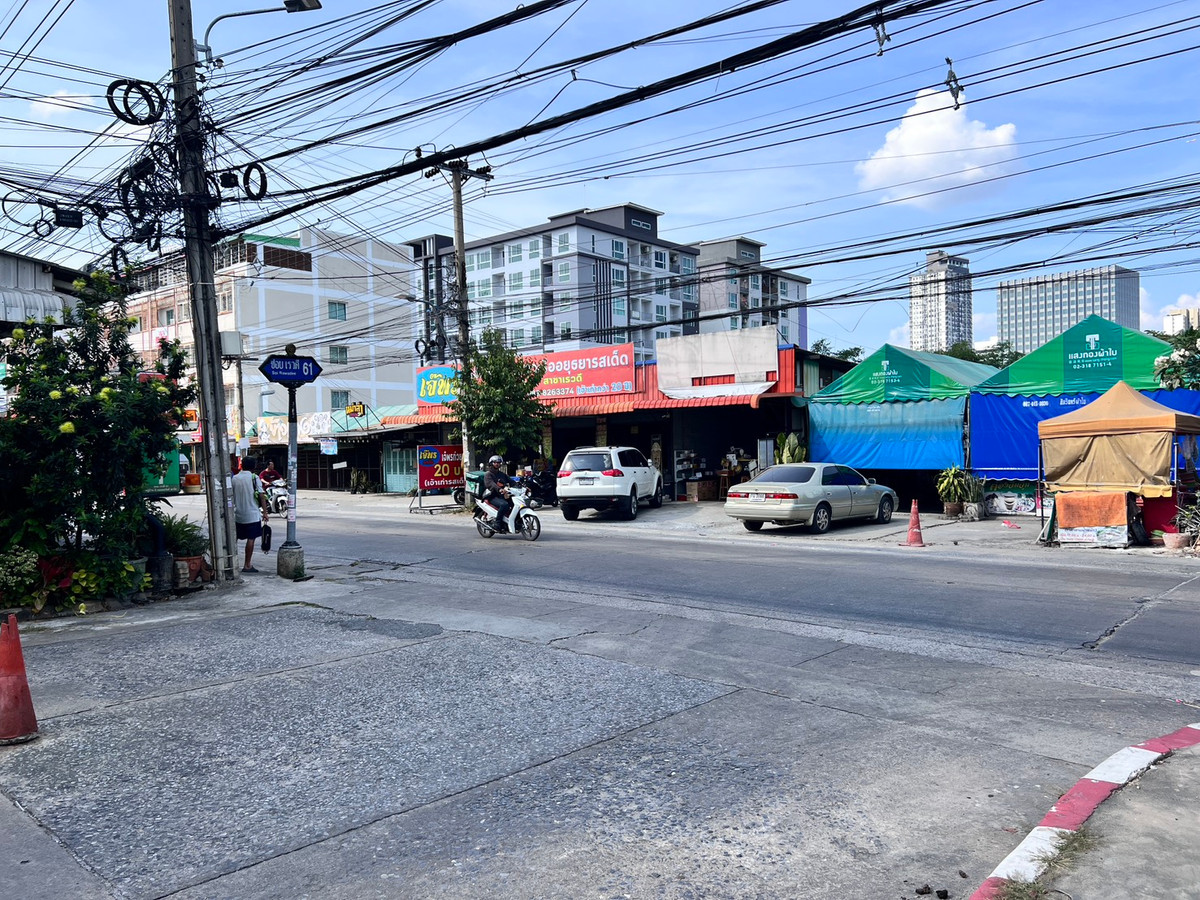 For SaleTownhomeRattanathibet, Sanambinna : 2-story townhouse for sale, The Emerald Park Village, Soi Rewadi 61, Tiwanon Road, near the Purple and Pink Lines.