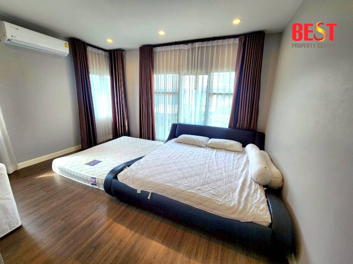 For SaleHousePathum Thani,Rangsit, Thammasat : Single House for Sale – Burasiri Rangsit–Pathum Thani Good condition | Convenient location | Selling at cost Lightly lived in — owner selling due to relocation to another province   For viewing, please contact Khun Ning at 089-226-2428