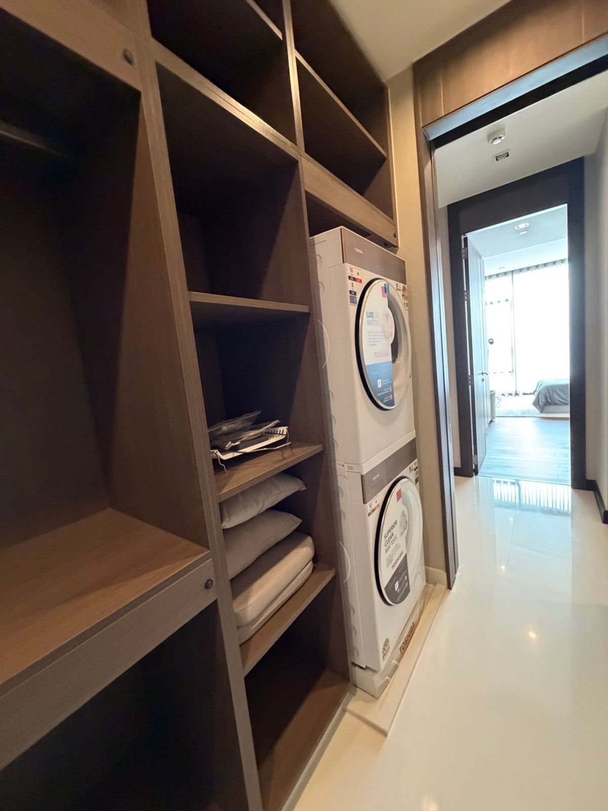 For RentCondoNana, North Nana,Sukhumvit13, Soi Nana : Q1 Sukhumvit, luxury condo, 3 bedrooms, 147.5 sq m, next to BTS Nana, new room.