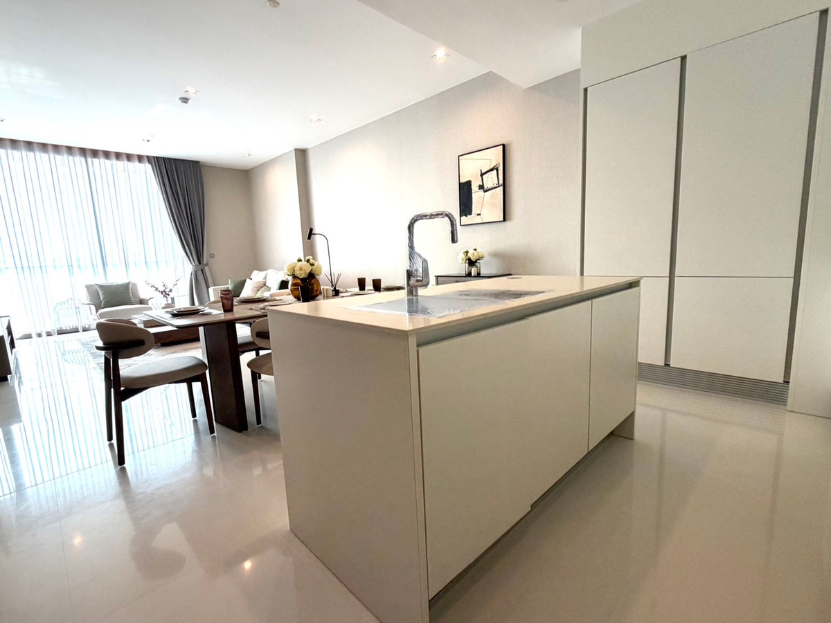 For RentCondoNana, North Nana,Sukhumvit13, Soi Nana : Q1 Sukhumvit, luxury condo, 3 bedrooms, 147.5 sq m, next to BTS Nana, new room.