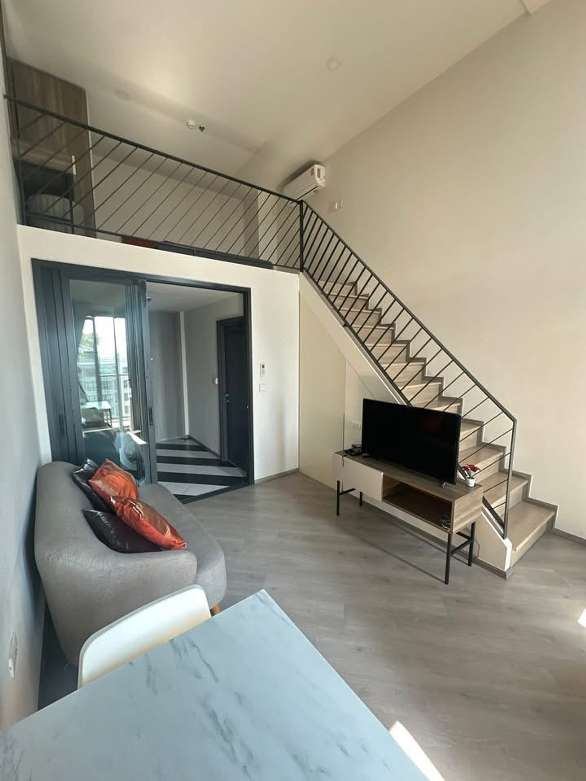 ให้เช่าคอนโดวิภาวดี ดอนเมือง หลักสี่ : กสุดในโครงการ ‼️ ให้เช่า The Base สะพานใหม่ ห้องสวย Duplex เฟอร์ครบจัดเต็ม+มีเครื่องซักผ้า📍พร้อมให้เข้าอยู่ ( ตอบแชทและรับสายไวมาก )