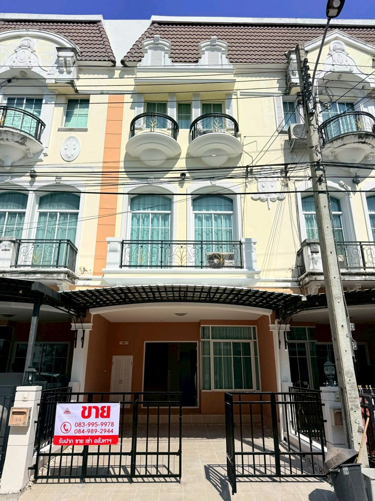 ขายทาวน์โฮมลาดกระบัง สุวรรณภูมิ : 📣ขายทาวน์โฮม เดอะเมทโทร พระราม9 🏡 ทำเลเมือง ติดมหาวิทยาลัยแสตมป์ฟอร์ด 🏫ใกล้ Airport link หัวหมาก และBTSสายสีเหลือง สถานีศรีพัฒนาการ🚇 รีโนเวทใหม่ทั้งหลัง พร้อมอยู่ ✅ เพียง 5.29 ล้าน🎉