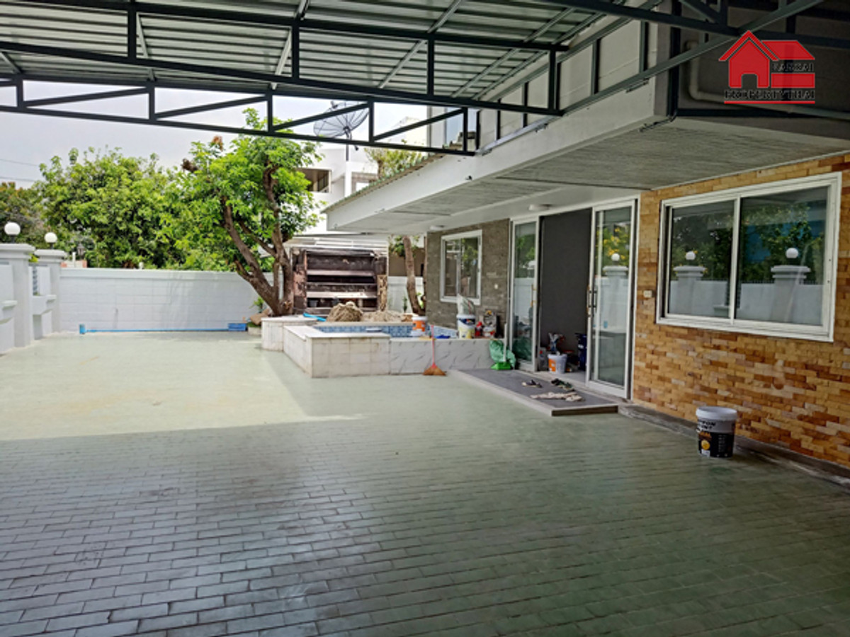 ให้เช่าบ้านพัฒนาการ ศรีนครินทร์ : ให้เช่าบ้านเดี่ยวหลังใหญ่กว้างมาก 2 ชั้น เนื้อที่ 99 ตารางวา 6 ห้องนอนมีห้องนอนล่างด้วย3ห้องนอน 3 ห้องน้ำ แอร์ เฟอร์บางส่วนตกแต่งใหม่ ถนน พัฒนาการ เขตสวนหลวงจอดรถ5คัน ราคาเช่า 35,000 บ/ด