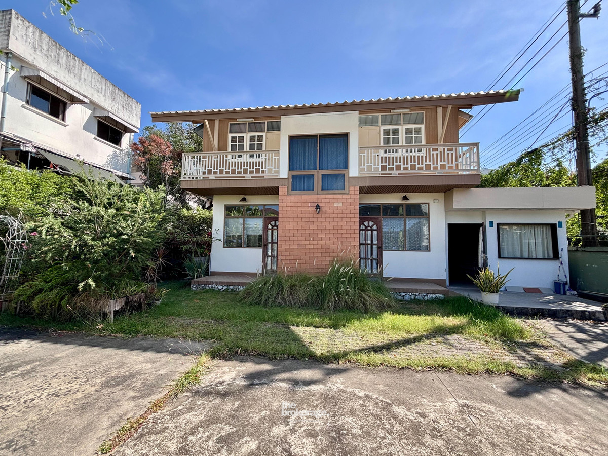 ให้เช่าบ้านเกษตรศาสตร์ รัชโยธิน : ให้เช่าบ้านเดี่ยว 2 ชั้นพร้อมสวน จอดรถได้ 4-5 คัน ขนาด 150 ตรว. รัชดา32 ราคา 30,000 บาท LINE : @thebrokerage