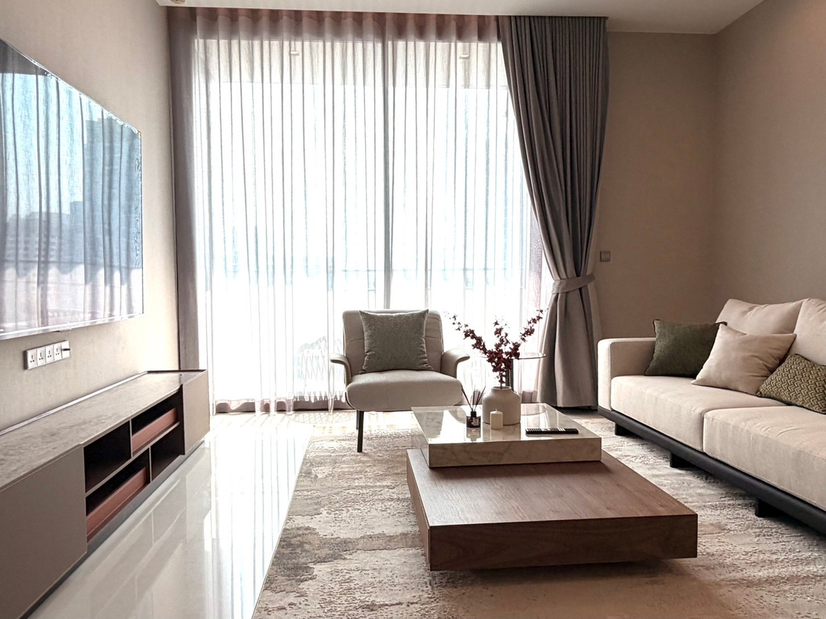 For RentCondoNana, North Nana,Sukhumvit13, Soi Nana : Q1 Sukhumvit, luxury condo, 3 bedrooms, 147.5 sq m, next to BTS Nana, new room.