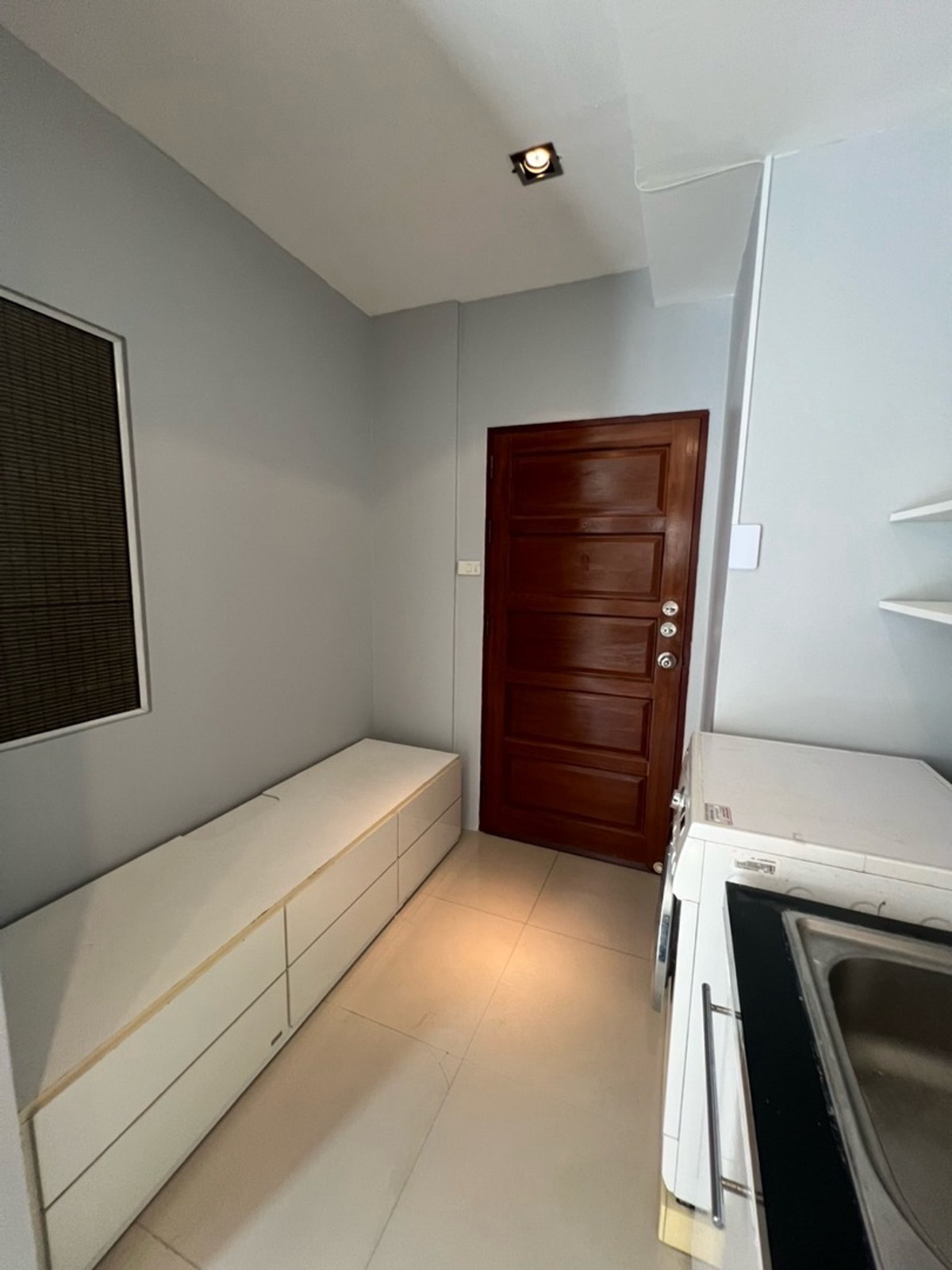 ให้เช่าคอนโดรัชดา ห้วยขวาง : 🏢 "กลางกรุง รีสอร์ท" คอนโดใจกลางเมืองที่ร่มรื่นที่สุด!(1นอน1น้ำ รับแขก)
ใกล้ ม.หอการค้า รับนักศึกษา 
✅ ห้องสะอาด แบ่งสัดส่วนดี น่าอยู่มาก
✅ ใกล้ MRT ห้วยขวาง / The Street / ตลาดห้วยขวาง