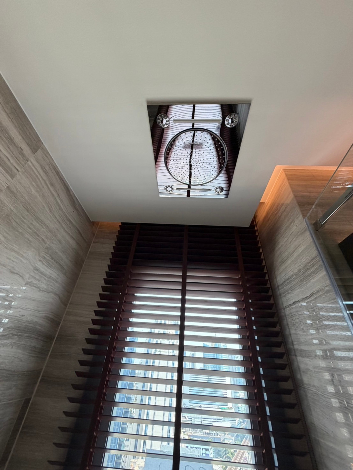 For RentCondoNana, North Nana,Sukhumvit13, Soi Nana : Q1 Sukhumvit, luxury condo, 3 bedrooms, 147.5 sq m, next to BTS Nana, new room.