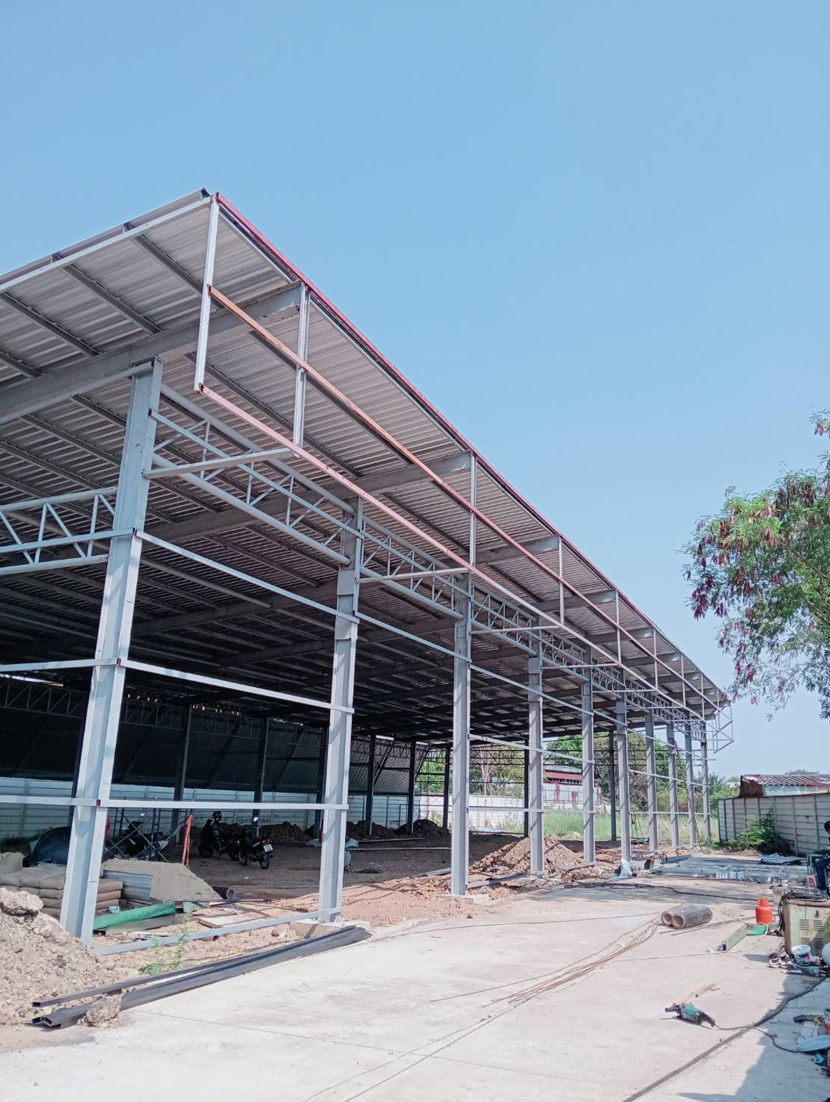 For RentWarehouseRathburana, Suksawat : Land for rent with newly built warehouse. Reserve now! 📐 Land area 1 rai 🏭 Warehouse size 720 sq m. 💰 Rent only 110 baht/sq m. Along Suksawat Road, convenient to travel, easy connection to main roads.