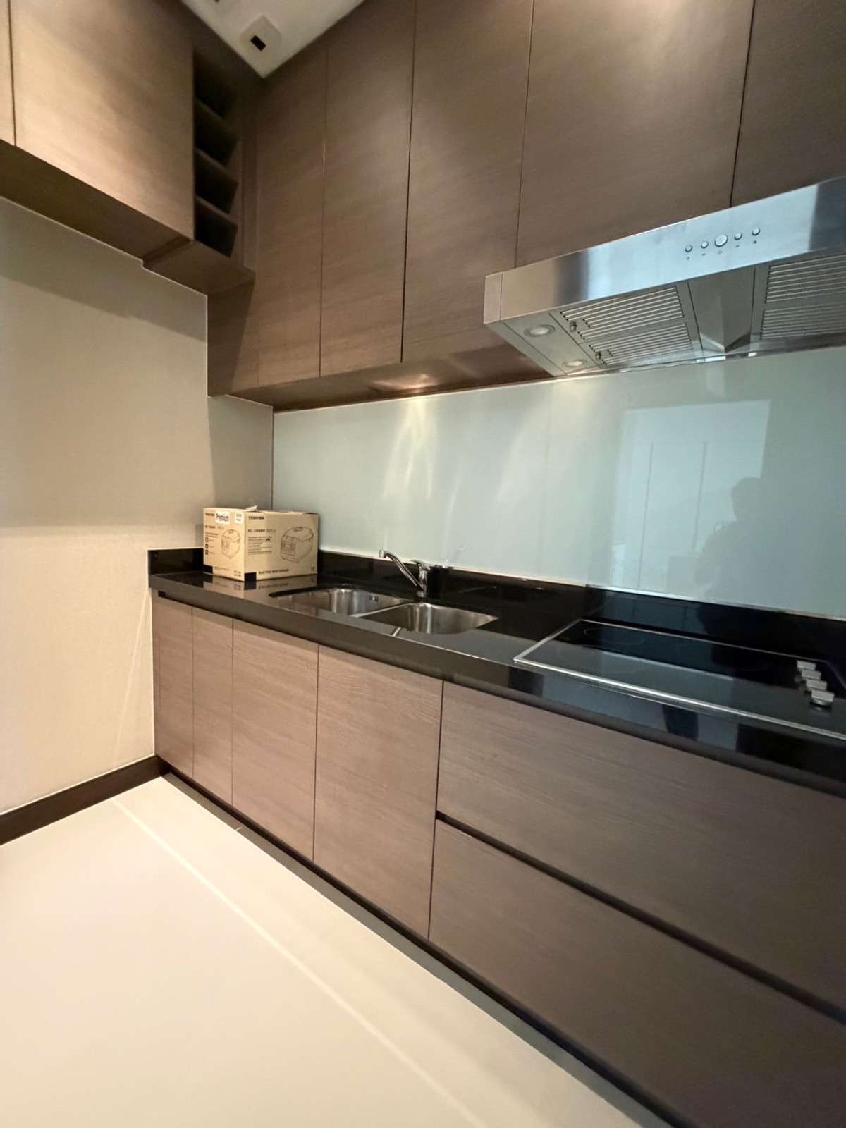 For RentCondoNana, North Nana,Sukhumvit13, Soi Nana : Q1 Sukhumvit, luxury condo, 3 bedrooms, 147.5 sq m, next to BTS Nana, new room.
