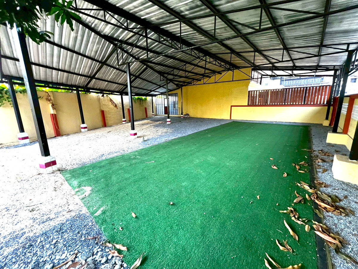 For RentTownhomeBang Sue, Wong Sawang, Tao Pun : house with big land ,close to Bong Marche Market. 3 bedrooms, newly renovated.