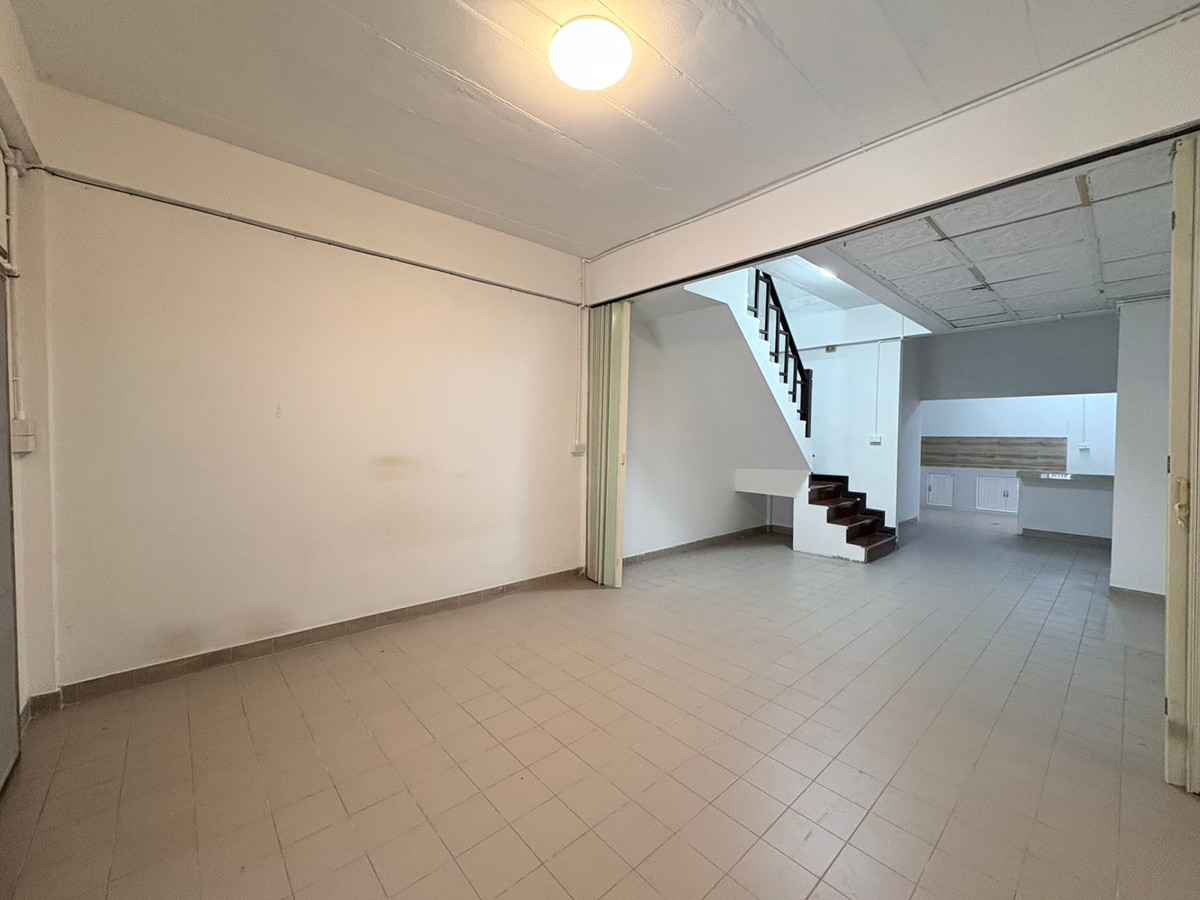 For SaleTownhomeRattanathibet, Sanambinna : 2-story townhouse for sale, The Emerald Park Village, Soi Rewadi 61, Tiwanon Road, near the Purple and Pink Lines.