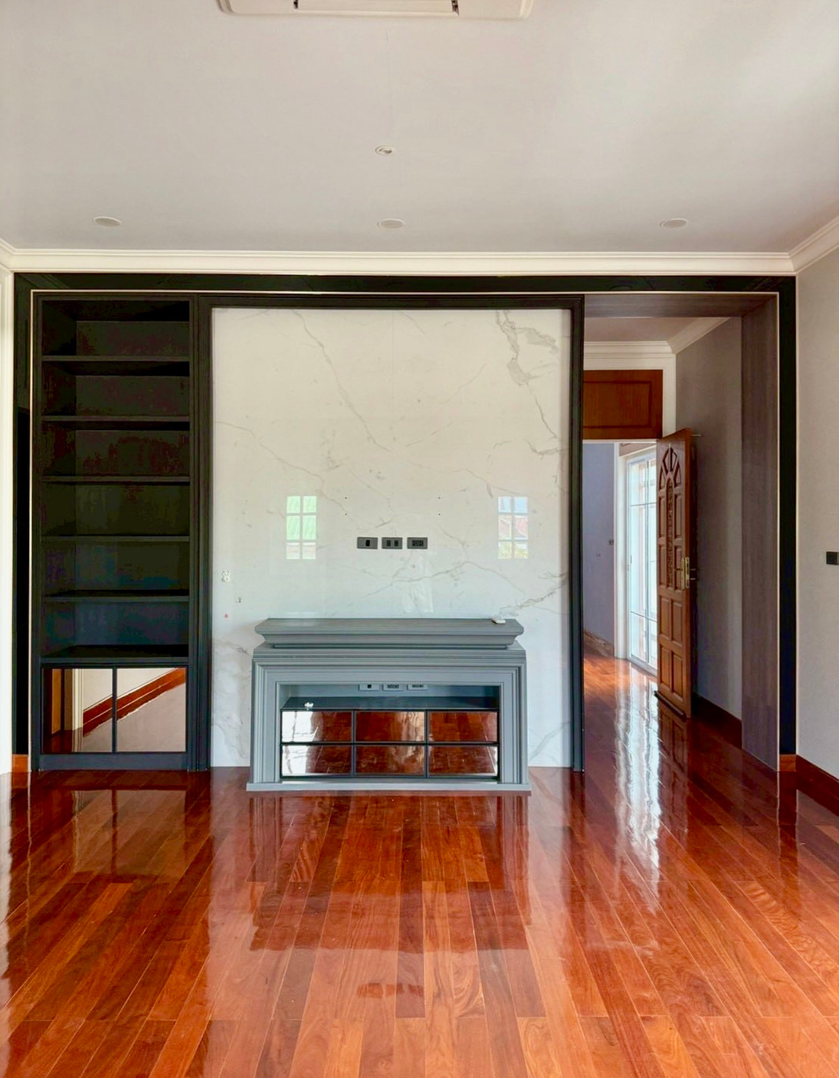 For RentVipawadee, Don Mueang, Lak Si : For Rent: Luxury Private Pool Villa on 1-Rai Land | Sanwhee 5 Area | Spacious Family Home A rare custom-built luxury detached pool villa on a large 1-rai land plot, offering expansive living space