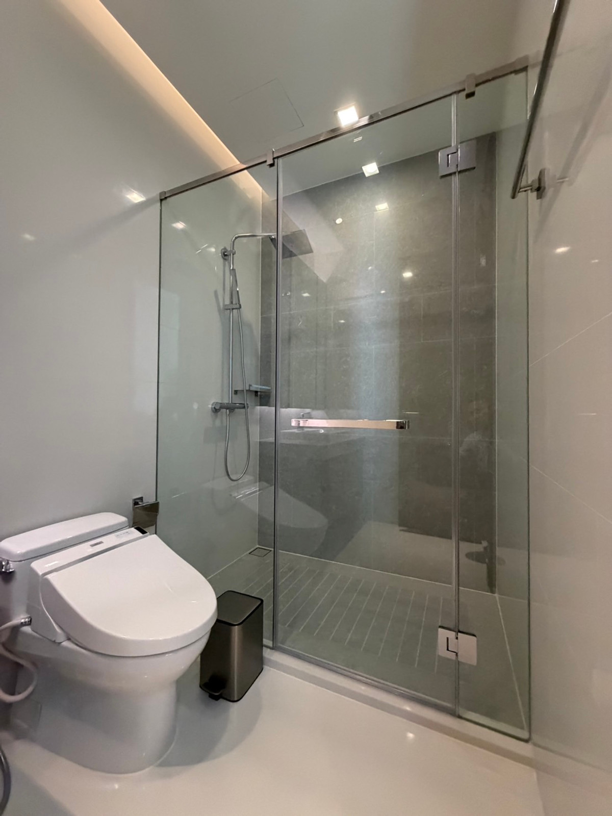 For RentCondoNana, North Nana,Sukhumvit13, Soi Nana : Q1 Sukhumvit, luxury condo, 3 bedrooms, 147.5 sq m, next to BTS Nana, new room.