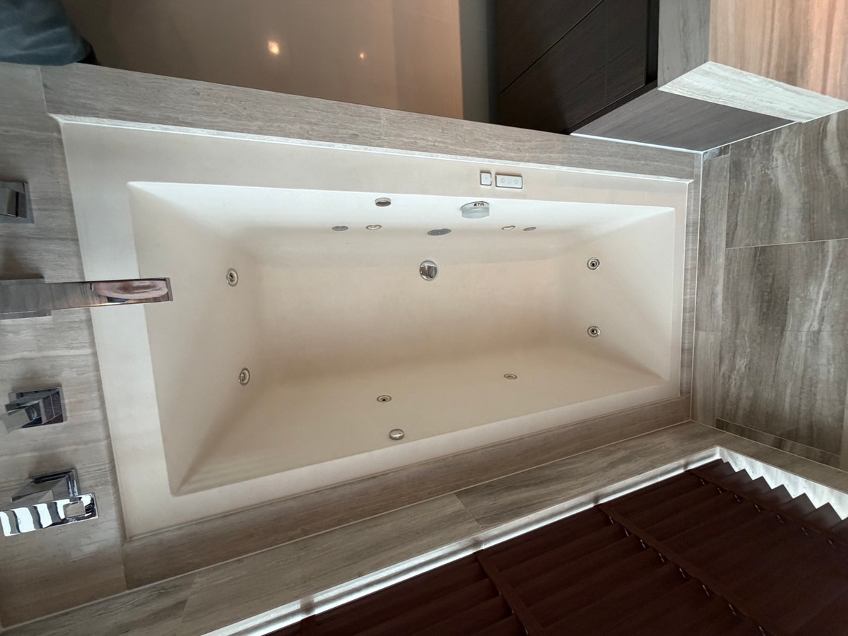 For RentCondoNana, North Nana,Sukhumvit13, Soi Nana : Q1 Sukhumvit, luxury condo, 3 bedrooms, 147.5 sq m, next to BTS Nana, new room.