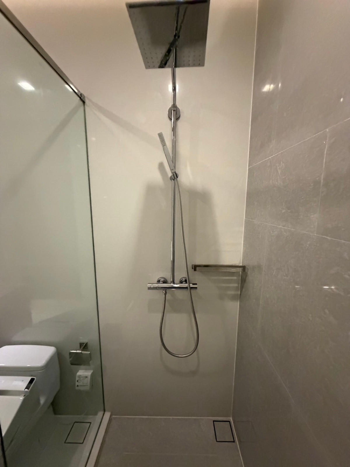 For RentCondoNana, North Nana,Sukhumvit13, Soi Nana : Q1 Sukhumvit, luxury condo, 3 bedrooms, 147.5 sq m, next to BTS Nana, new room.