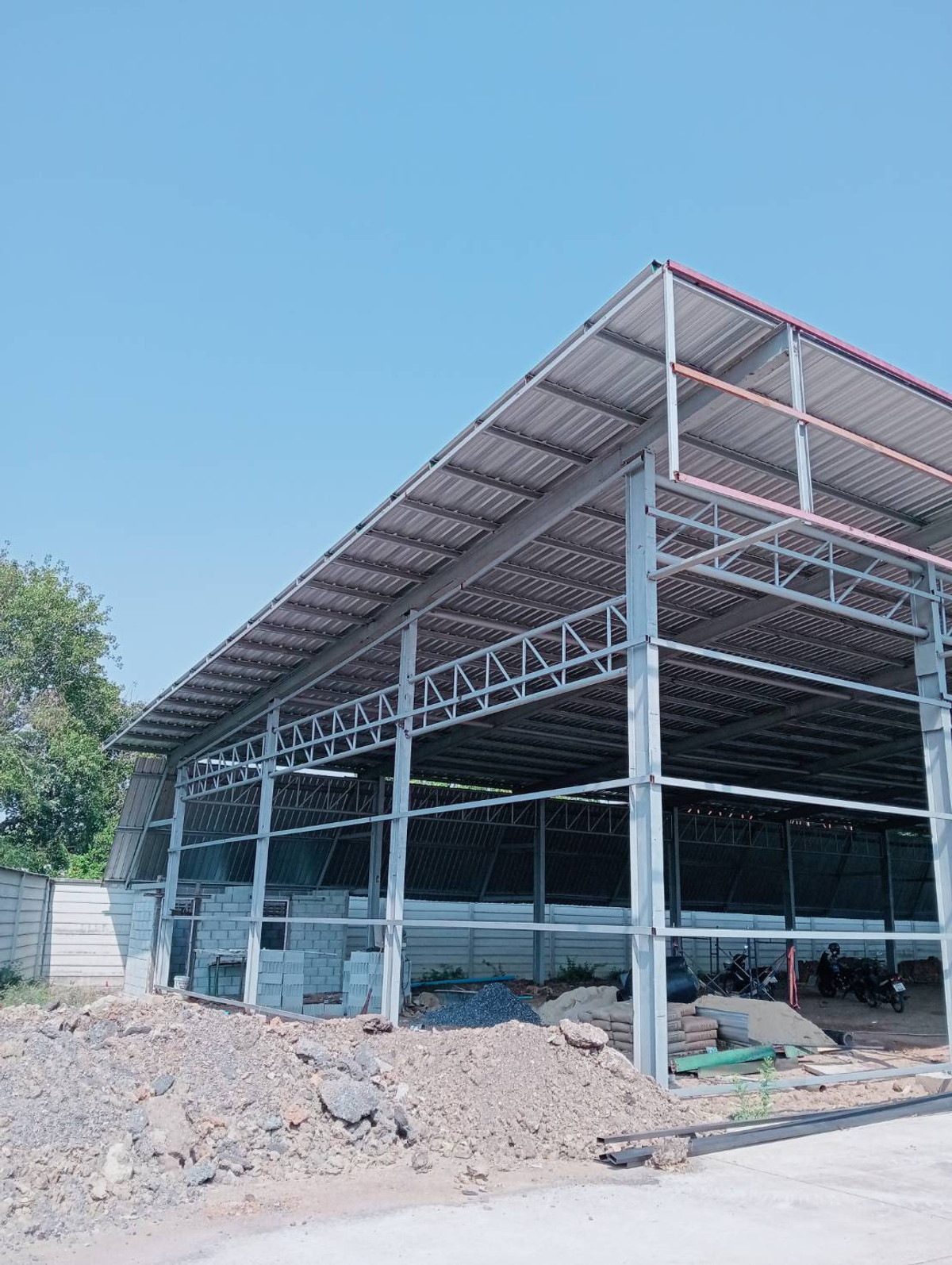 For RentWarehouseRathburana, Suksawat : Land for rent with newly built warehouse. Reserve now! 📐 Land area 1 rai 🏭 Warehouse size 720 sq m. 💰 Rent only 110 baht/sq m. Along Suksawat Road, convenient to travel, easy connection to main roads.
