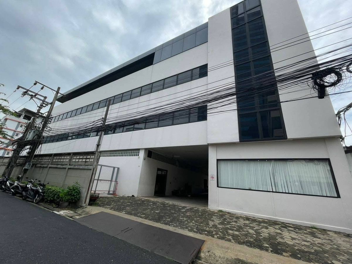 For RentOfficeRatchadapisek, Huaikwang, Suttisan : F&B Shop space for rent,  office space for rent  Olympia Thai Service, near MRT Ratchadaphisek, 1st floor, size 26.5 sq m, rent 13,250 Baht/month.