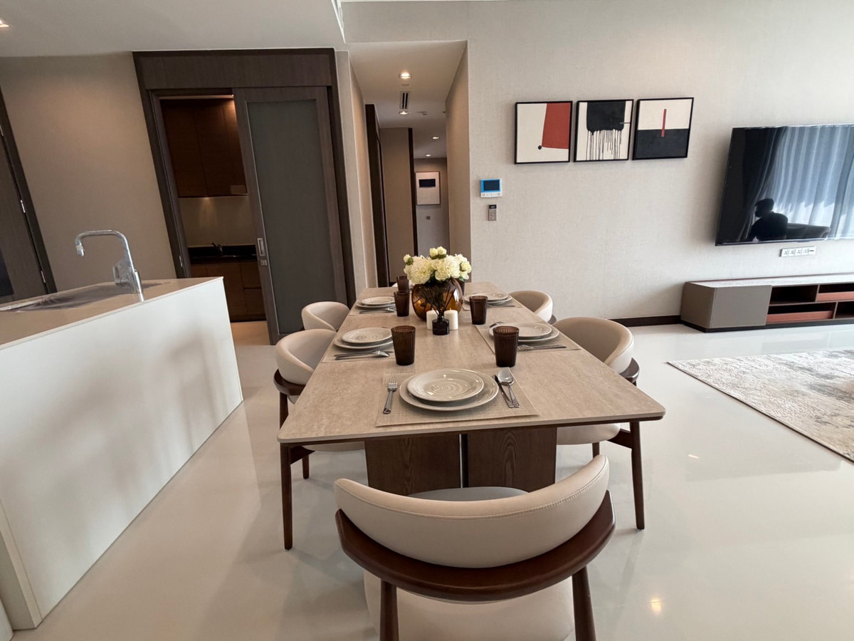 For RentCondoNana, North Nana,Sukhumvit13, Soi Nana : Q1 Sukhumvit, luxury condo, 3 bedrooms, 147.5 sq m, next to BTS Nana, new room.