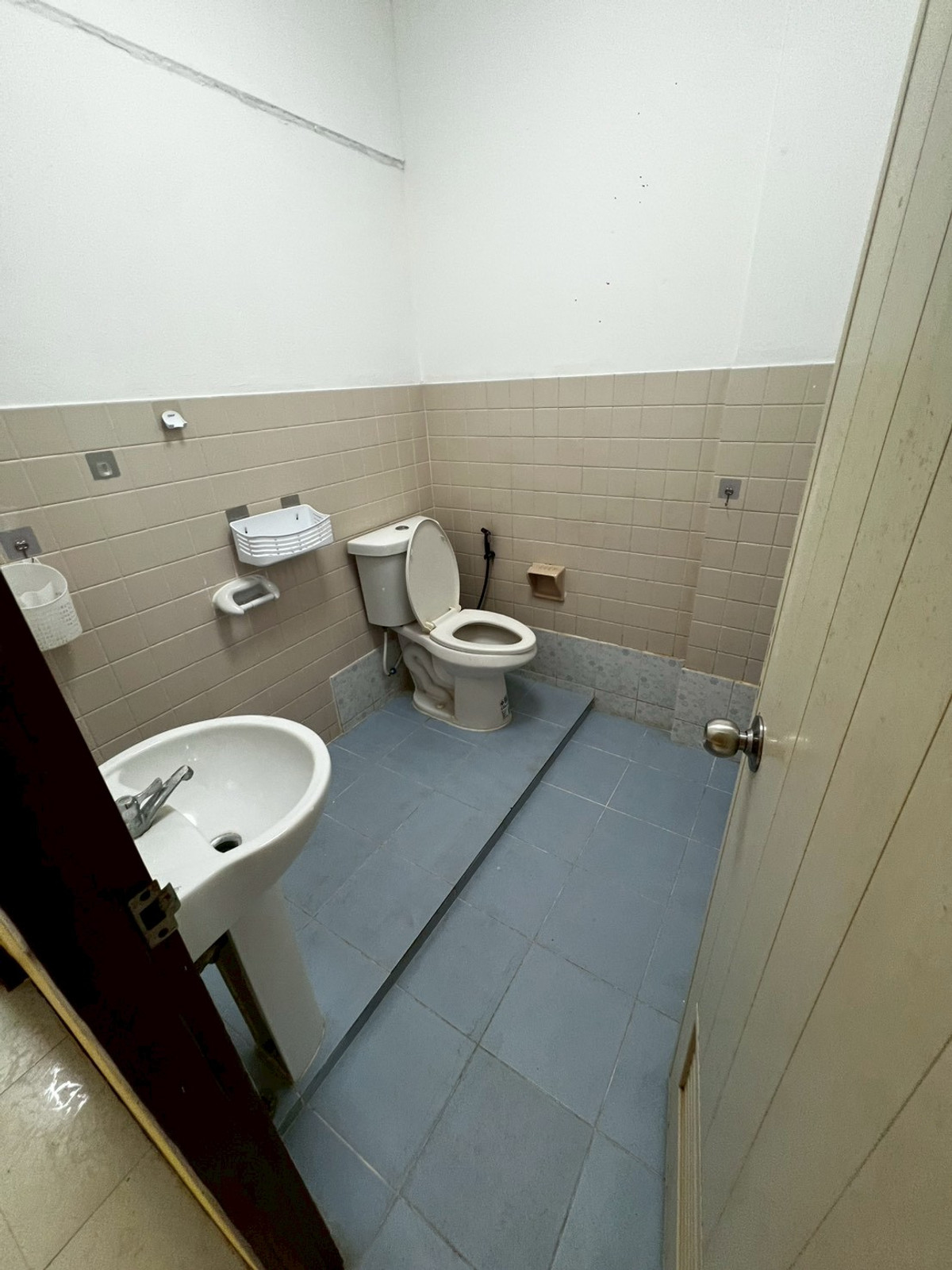 ให้เช่าทาวน์โฮมบางซื่อ วงศ์สว่าง เตาปูน : บ้านพร้อมที่ดินใหญ่ ติดตลาดบองมาร์เช่ 3ห้องนอน รีโนเวทใหม่