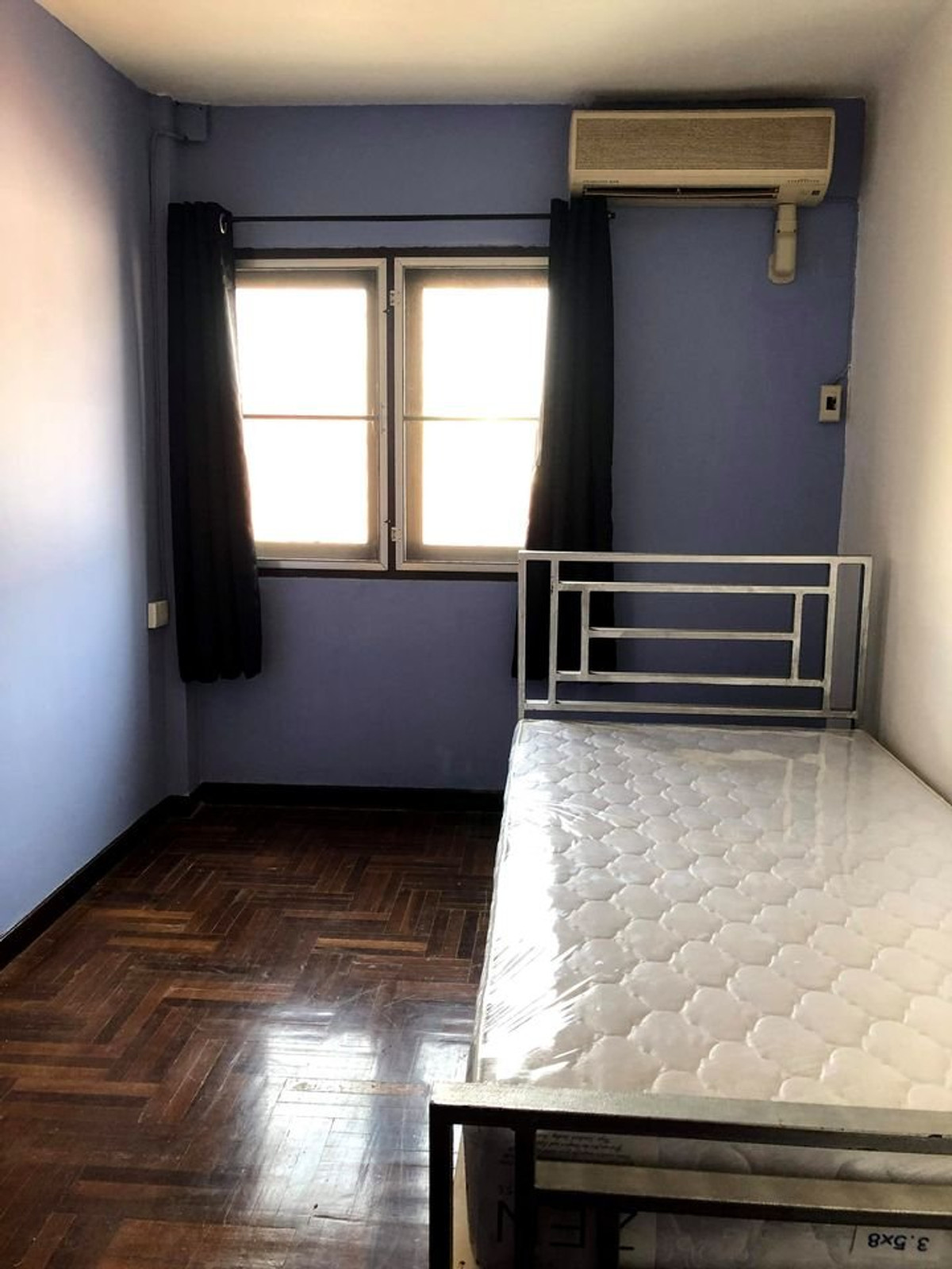 ให้เช่าทาวน์โฮมสะพานควาย จตุจักร : บ้านให้เช่า ตรงข้ามตลาด บองมาร์เช่ 4ชั้น 5ห้องนอน 5ห้องน้ำ มีห้องแม่บ้าน