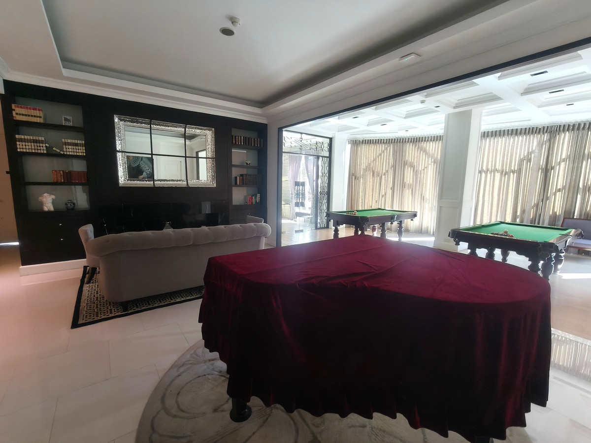 ให้เช่าคอนโดสุขุมวิท อโศก ทองหล่อ : ✨ 𝗘𝘅𝗰𝗹𝘂𝘀𝗶𝘃𝗲 𝗟𝗶𝘃𝗶𝗻𝗴 𝗮𝘁 𝗥𝗢𝗬𝗖𝗘 𝗣𝗿𝗶𝘃𝗮𝘁𝗲 𝗥𝗲𝘀𝗶𝗱𝗲𝗻𝗰𝗲𝘀 – 𝗦𝘂𝗸𝗵𝘂𝗺𝘃𝗶𝘁 𝟯𝟭