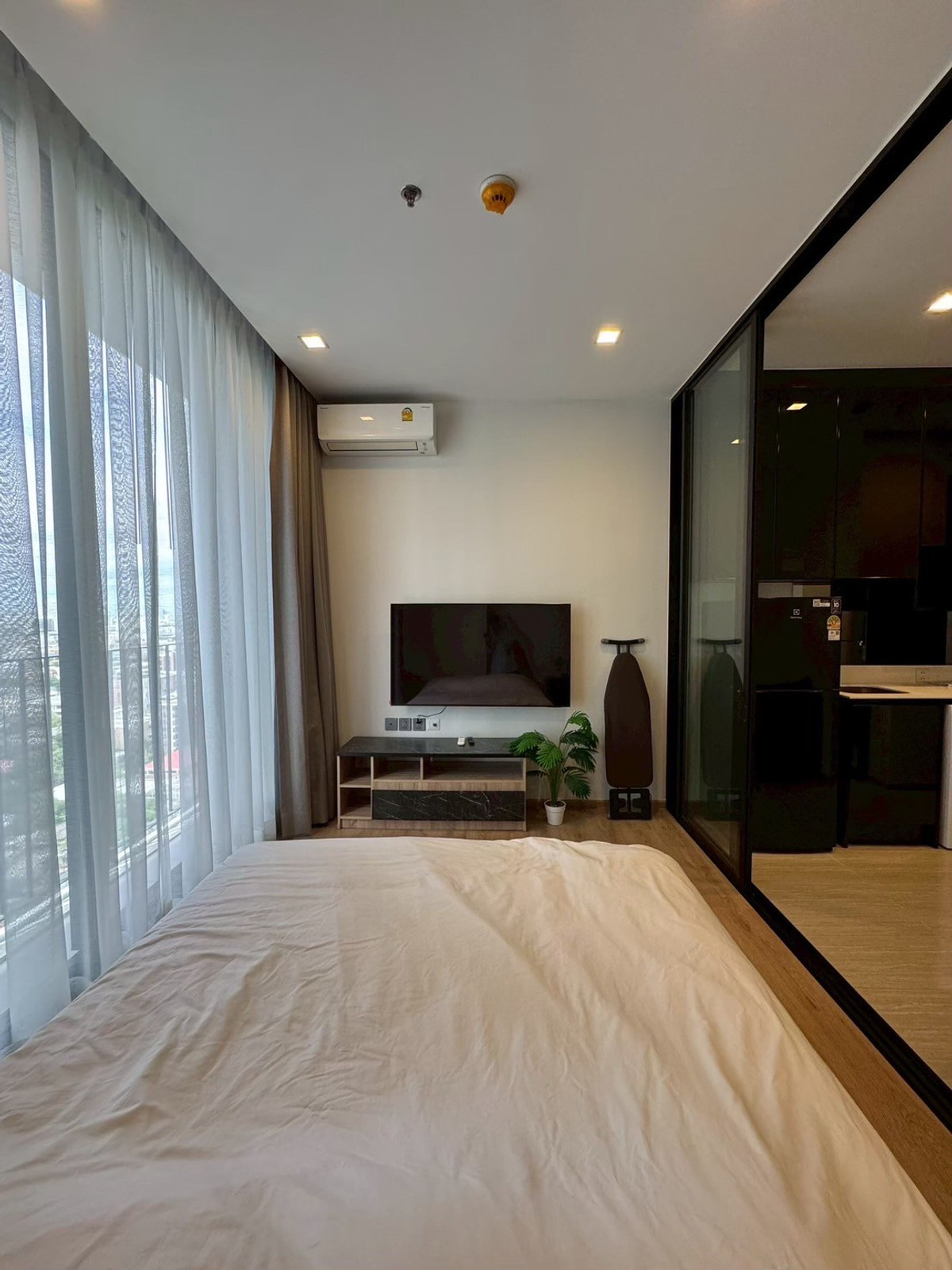 ให้เช่าคอนโดอารีย์ อนุสาวรีย์ : ห้องดี Free Wifi ทำเลอารีย์เดินทางสะดวกใกล้ BTS แค่นิดเดียว