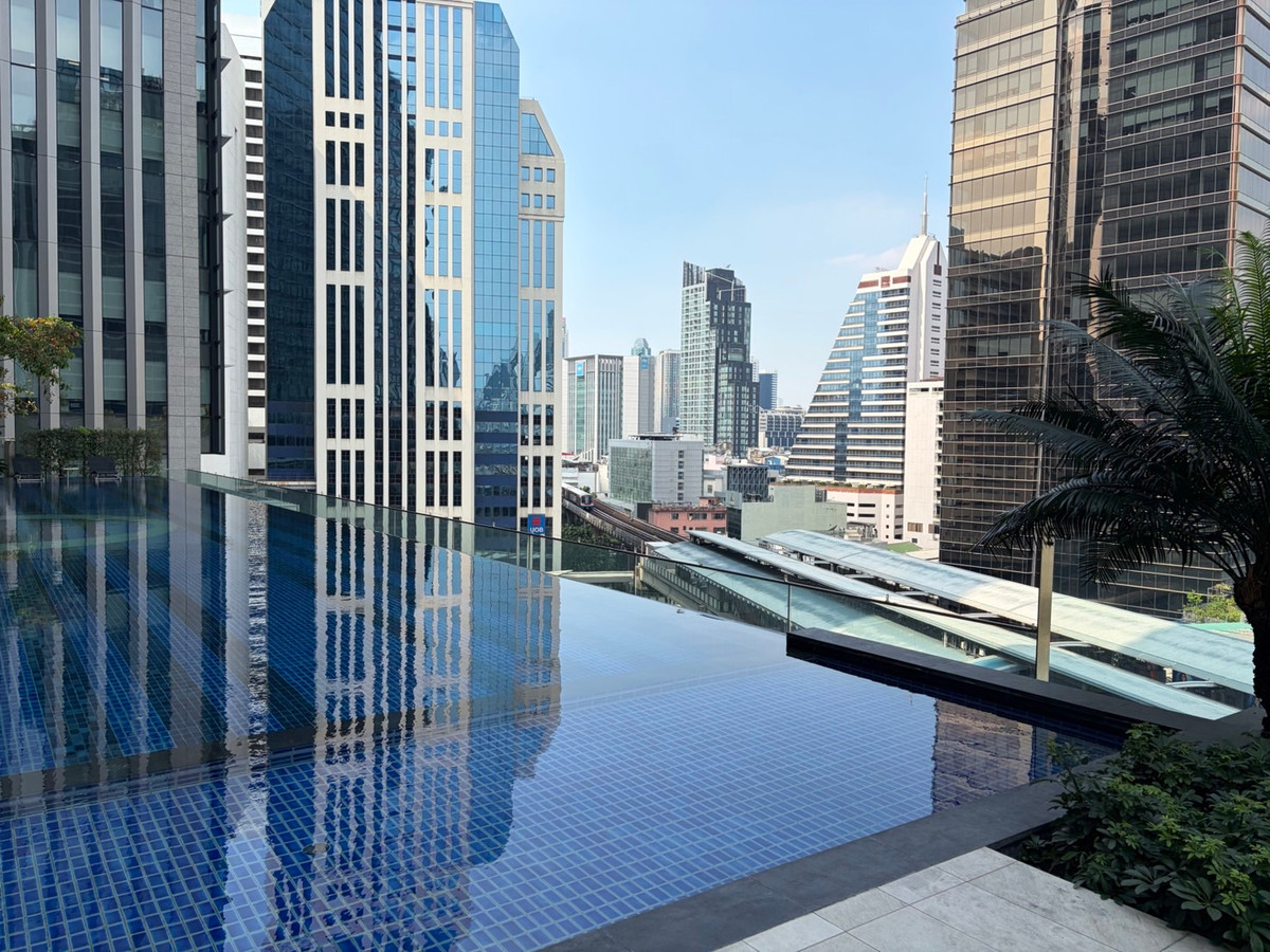 For RentCondoNana, North Nana,Sukhumvit13, Soi Nana : Q1 Sukhumvit, luxury condo, 3 bedrooms, 147.5 sq m, next to BTS Nana, new room.