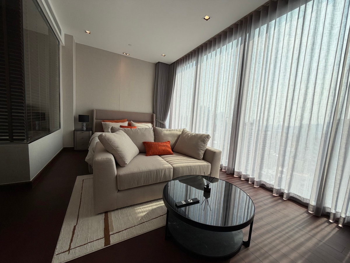 For RentCondoNana, North Nana,Sukhumvit13, Soi Nana : Q1 Sukhumvit, luxury condo, 3 bedrooms, 147.5 sq m, next to BTS Nana, new room.