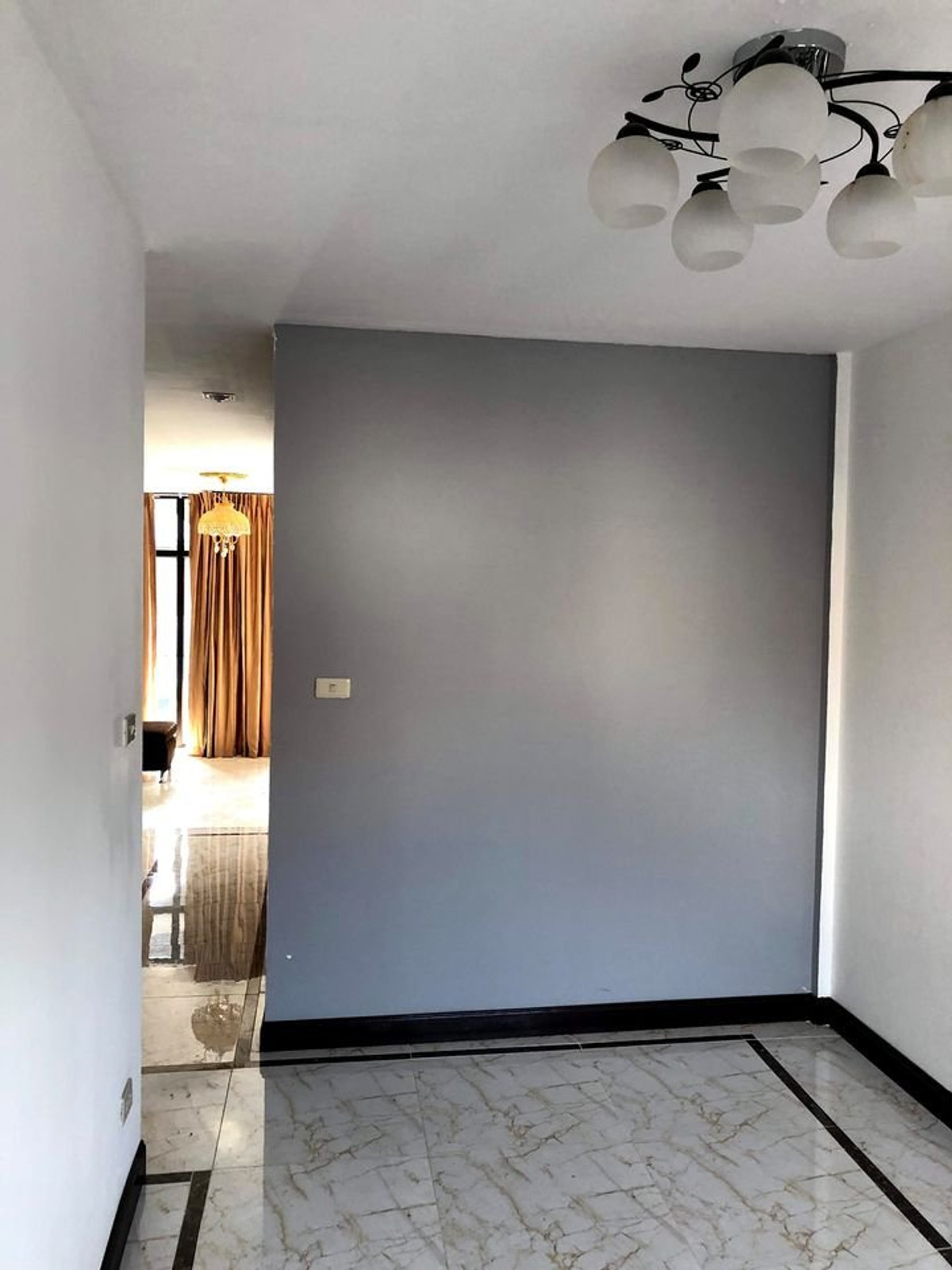 ให้เช่าทาวน์โฮมสะพานควาย จตุจักร : บ้านให้เช่า ตรงข้ามตลาด บองมาร์เช่ 4ชั้น 5ห้องนอน 5ห้องน้ำ มีห้องแม่บ้าน