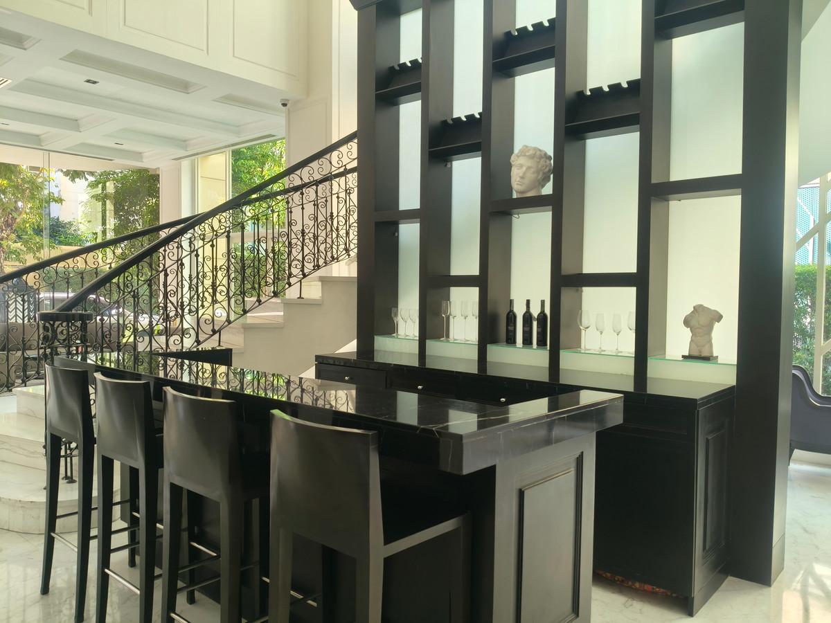 ให้เช่าคอนโดสุขุมวิท อโศก ทองหล่อ : ✨ 𝗘𝘅𝗰𝗹𝘂𝘀𝗶𝘃𝗲 𝗟𝗶𝘃𝗶𝗻𝗴 𝗮𝘁 𝗥𝗢𝗬𝗖𝗘 𝗣𝗿𝗶𝘃𝗮𝘁𝗲 𝗥𝗲𝘀𝗶𝗱𝗲𝗻𝗰𝗲𝘀 – 𝗦𝘂𝗸𝗵𝘂𝗺𝘃𝗶𝘁 𝟯𝟭