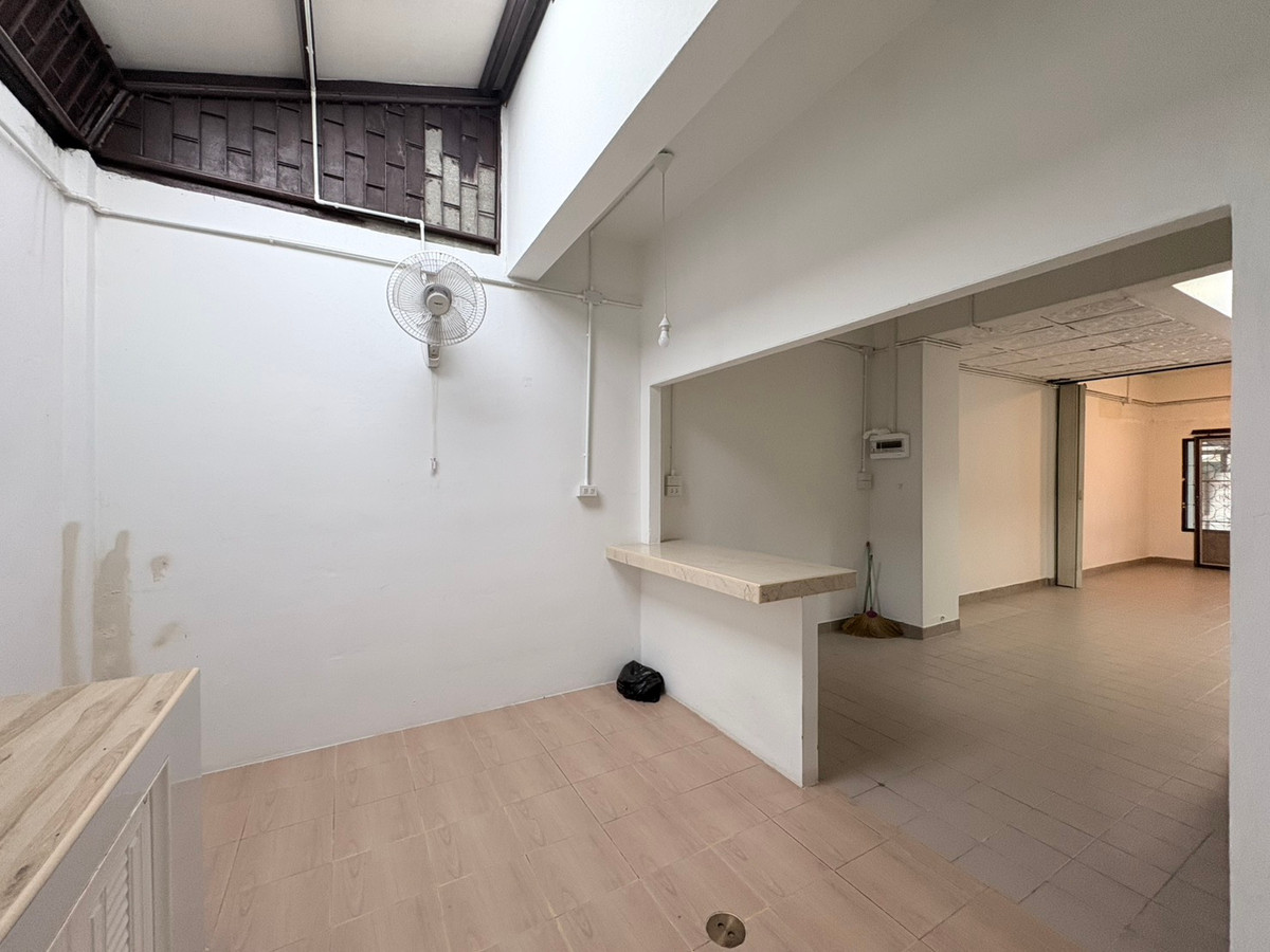 For SaleTownhomeRattanathibet, Sanambinna : 2-story townhouse for sale, The Emerald Park Village, Soi Rewadi 61, Tiwanon Road, near the Purple and Pink Lines.