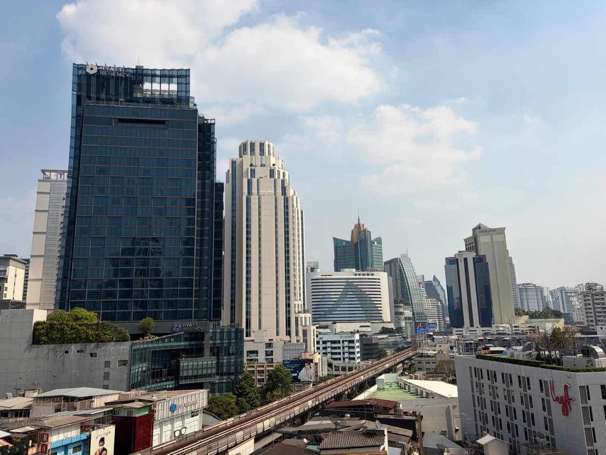 For RentCondoNana, North Nana,Sukhumvit13, Soi Nana : Q1 Sukhumvit, luxury condo, 3 bedrooms, 147.5 sq m, next to BTS Nana, new room.